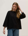 Boxy_and_comfortable_black_t-shirt