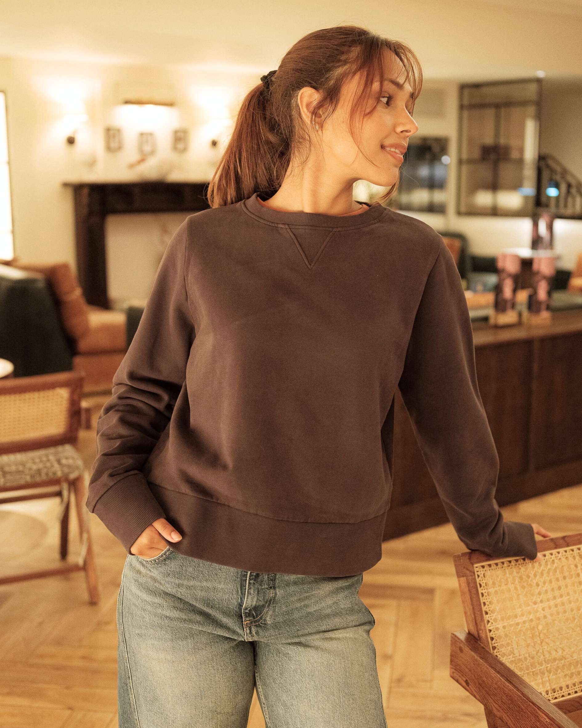 Ribbed_hem_on_sweatshirt