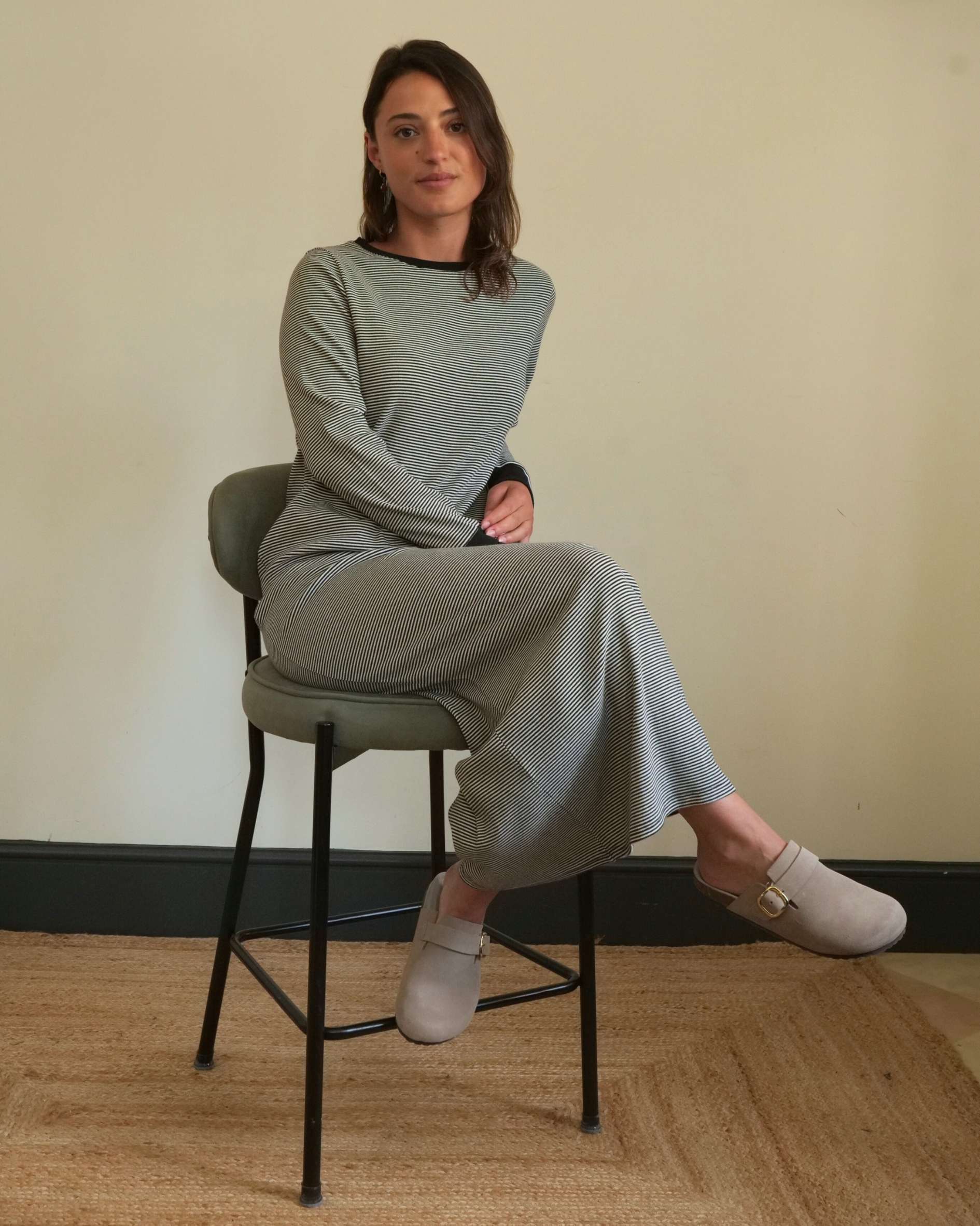 Ribbed_organic_cotton_dress_in_black_fine_stripe