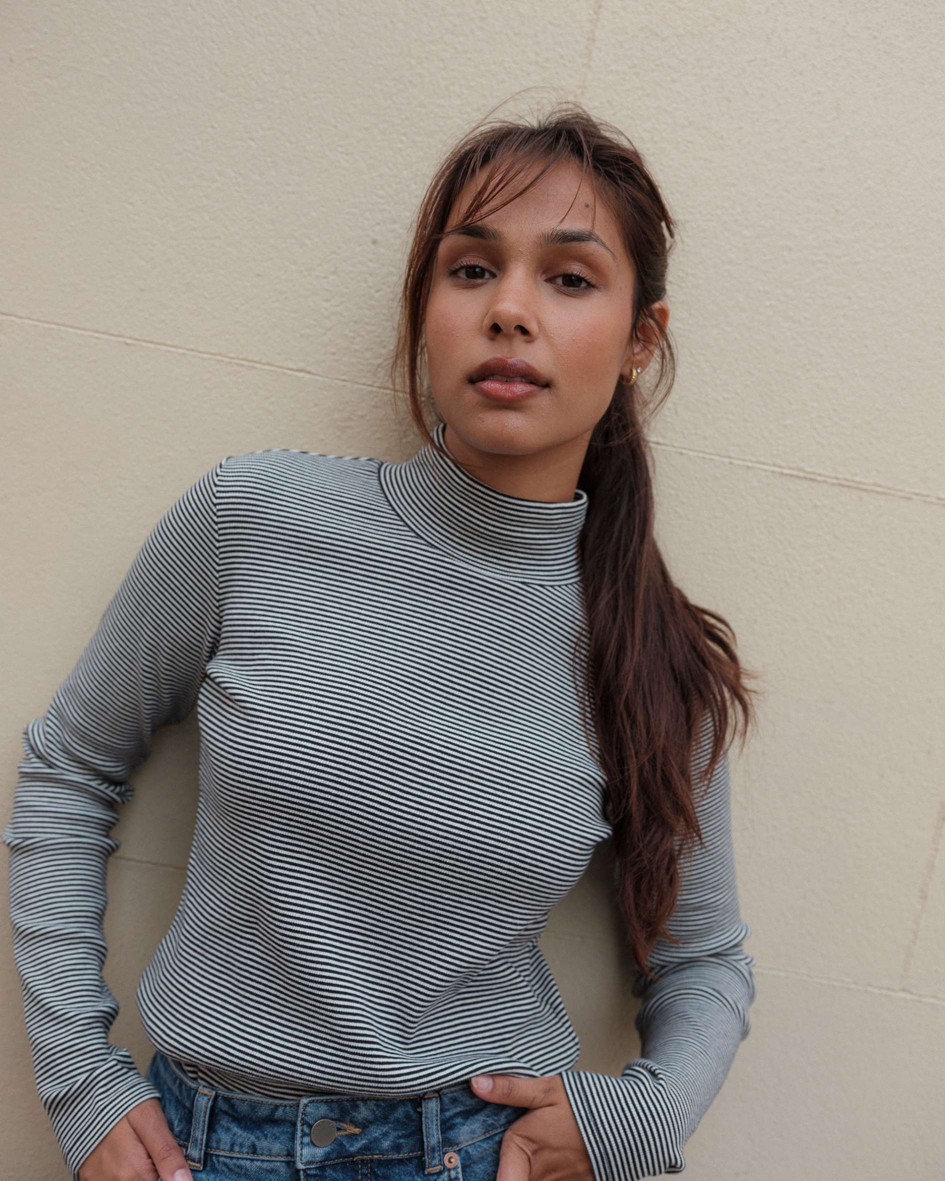 black_and_white_stripe_ribbed_funnel_neck_for_women