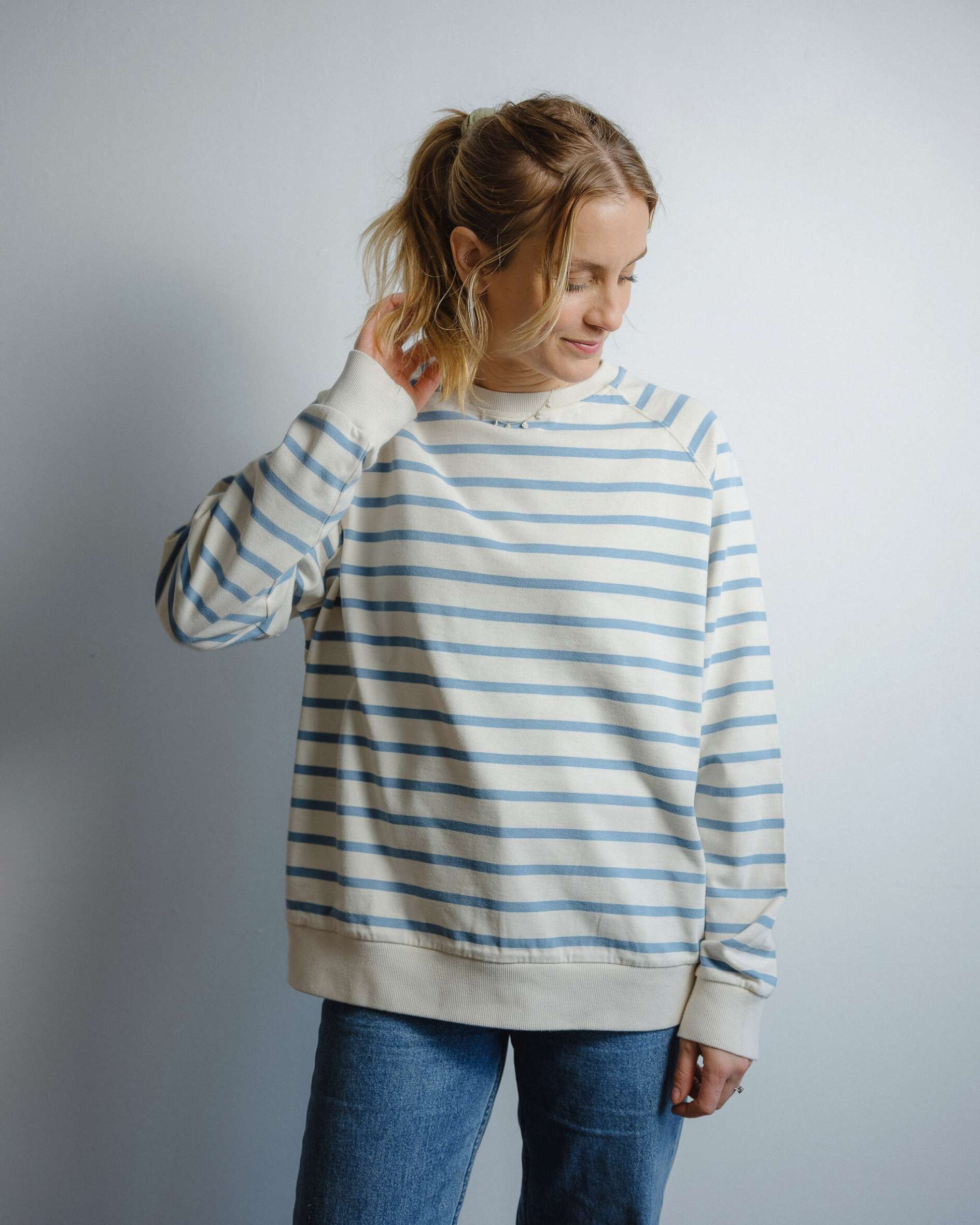 raglan sleeve sweatshirt