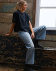 cropped_organic_cotton_t-shirt_for_women_with_crew_neck
