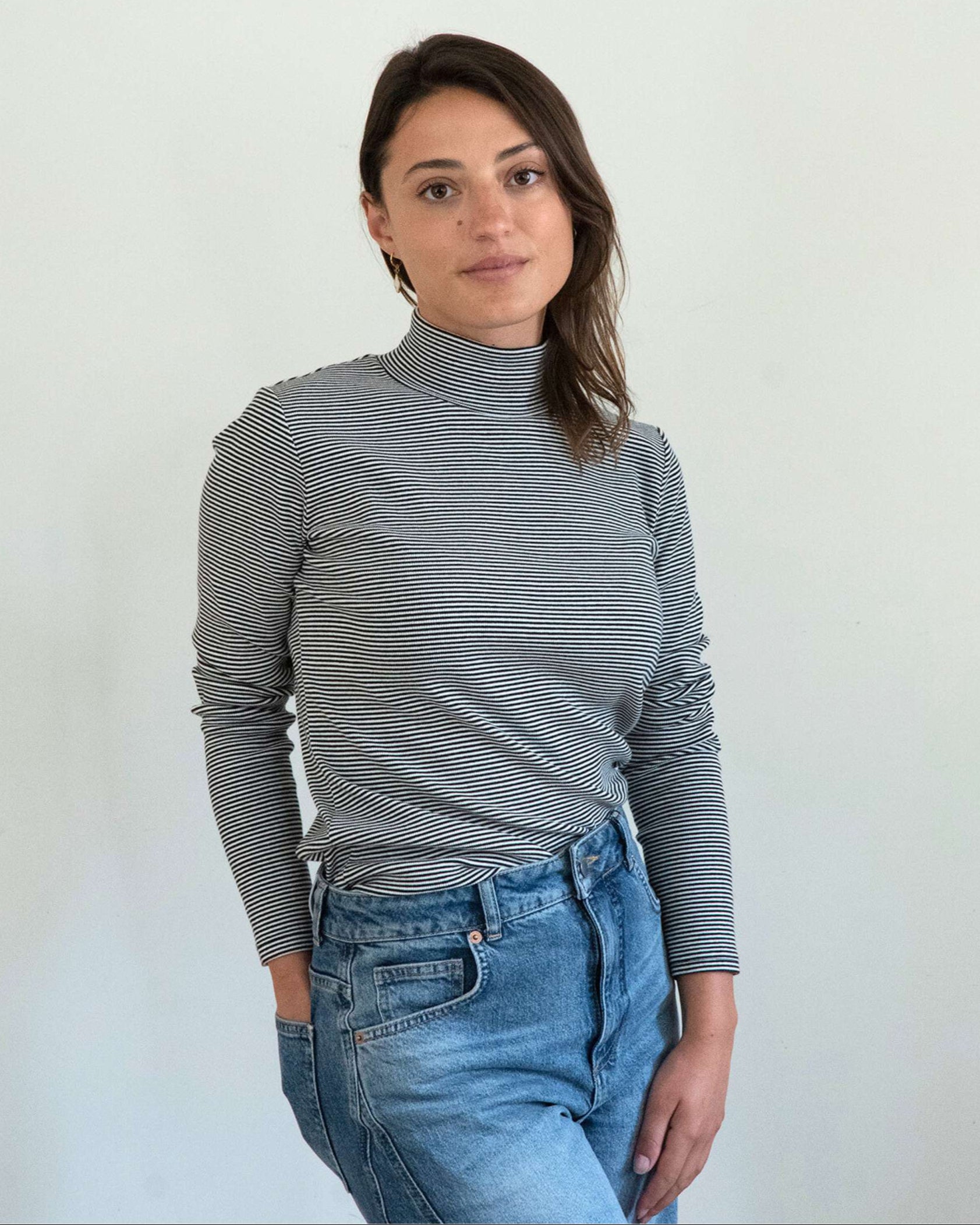 semi-fitted ribbed top in organic cotton