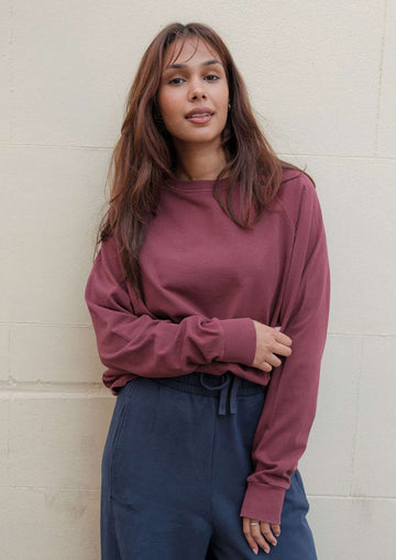 Burgundy_sweatshirt_with_navy_joggers