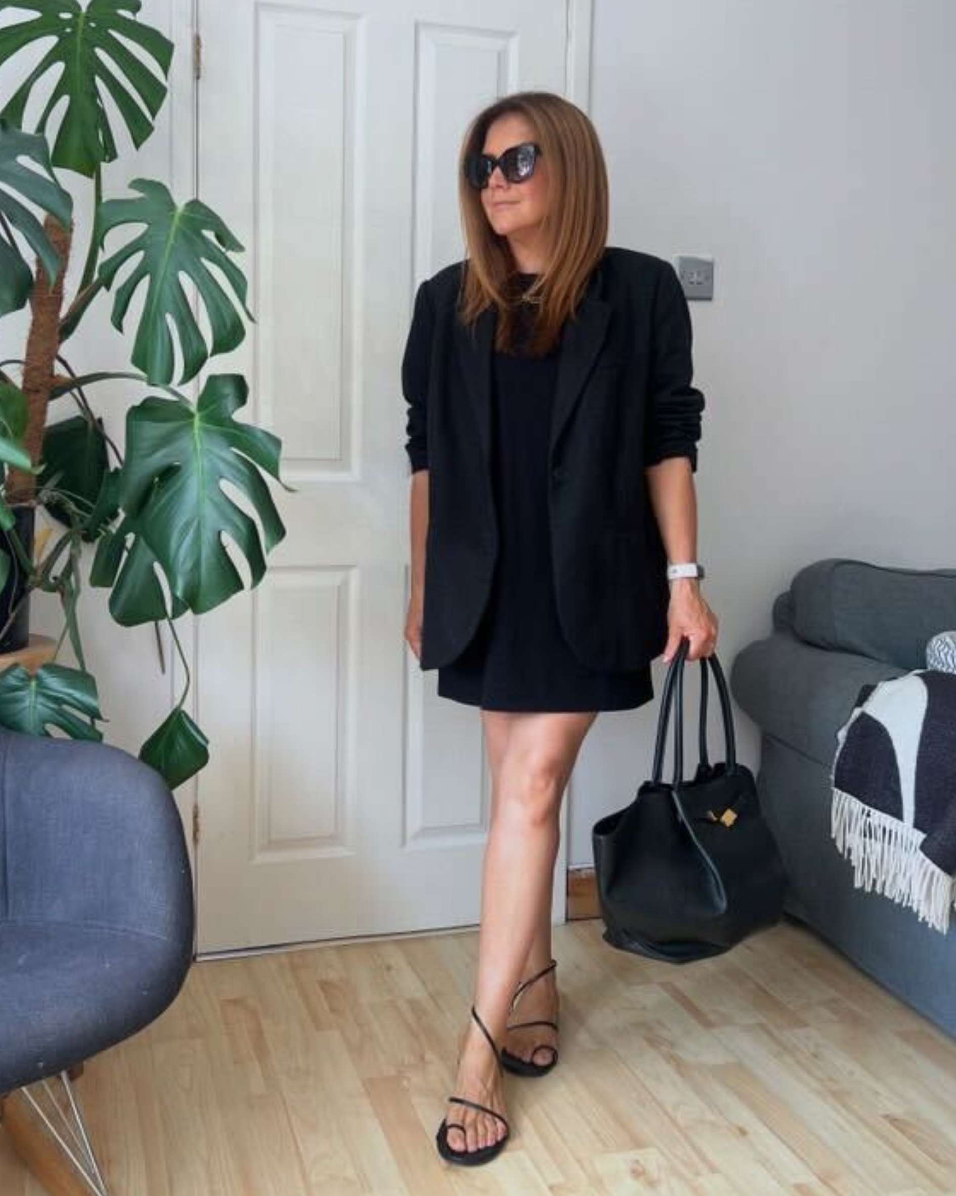 Carly_wears_Emma_Black_for_the_office