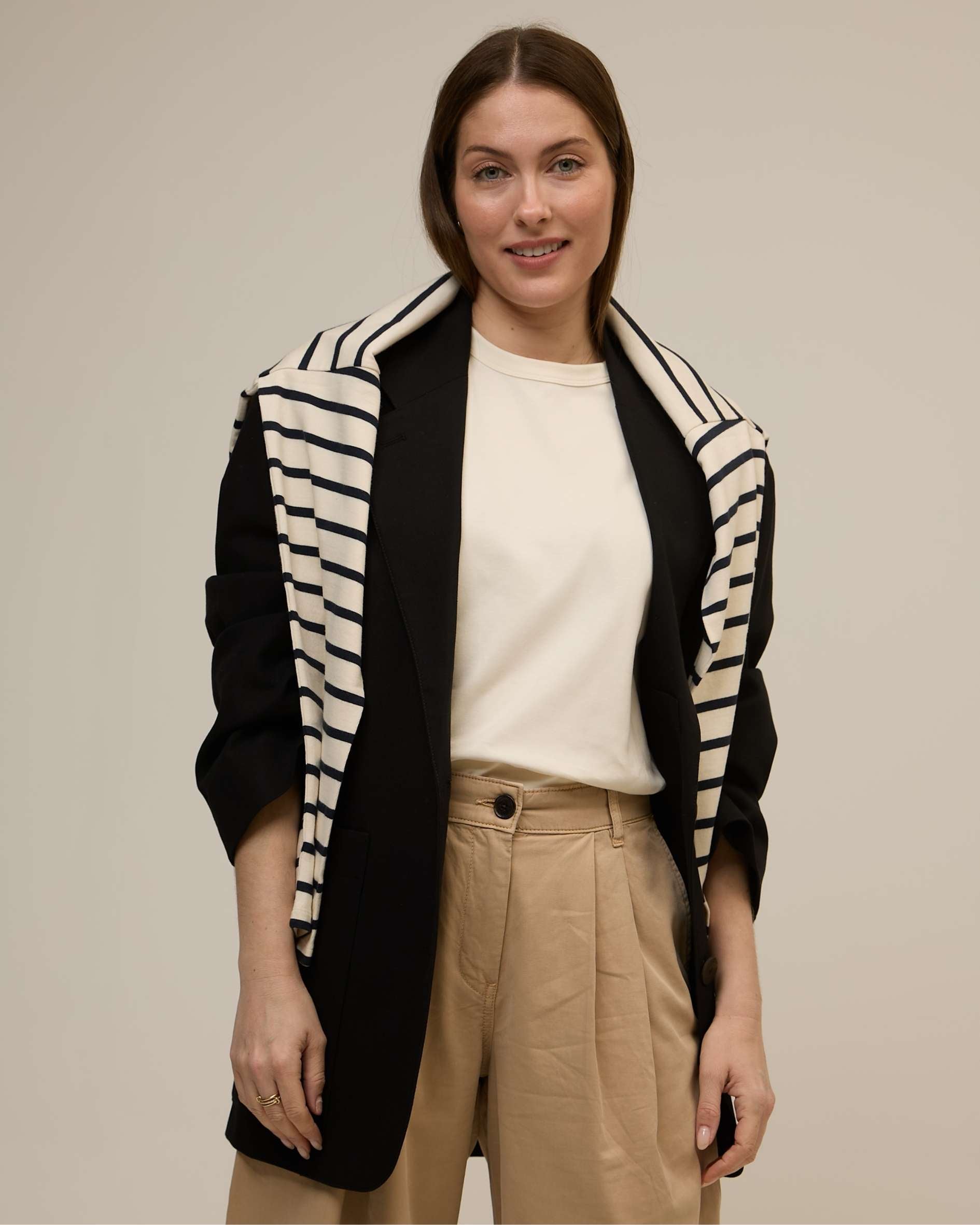 Classic_capsule_wardrobe_t-shirt_in_ecru