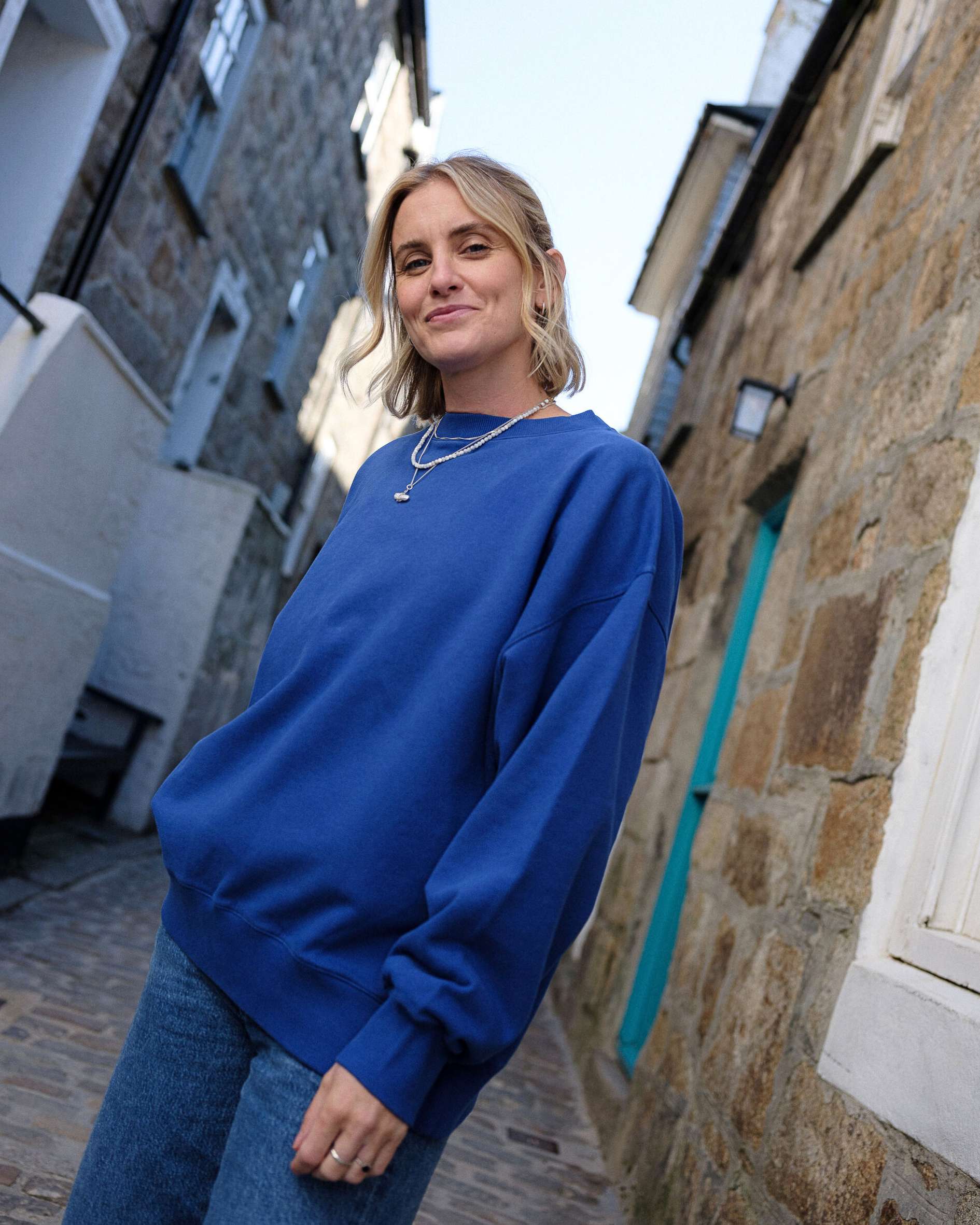 Cobalt_blue_sweatshirt_with_no_logos