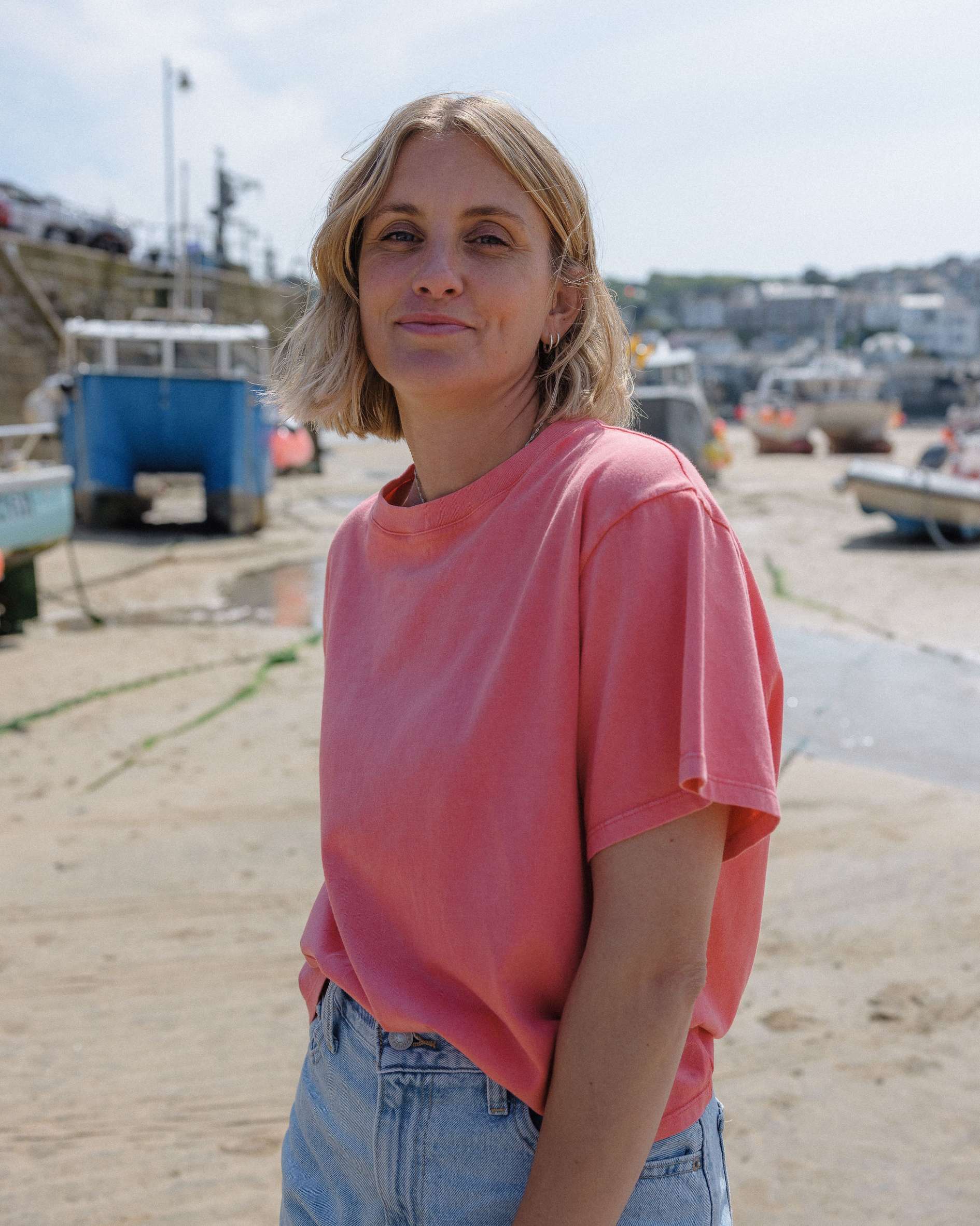 Coral colour organic cotton cropped t-shirt - Sophie Hellyer - beach