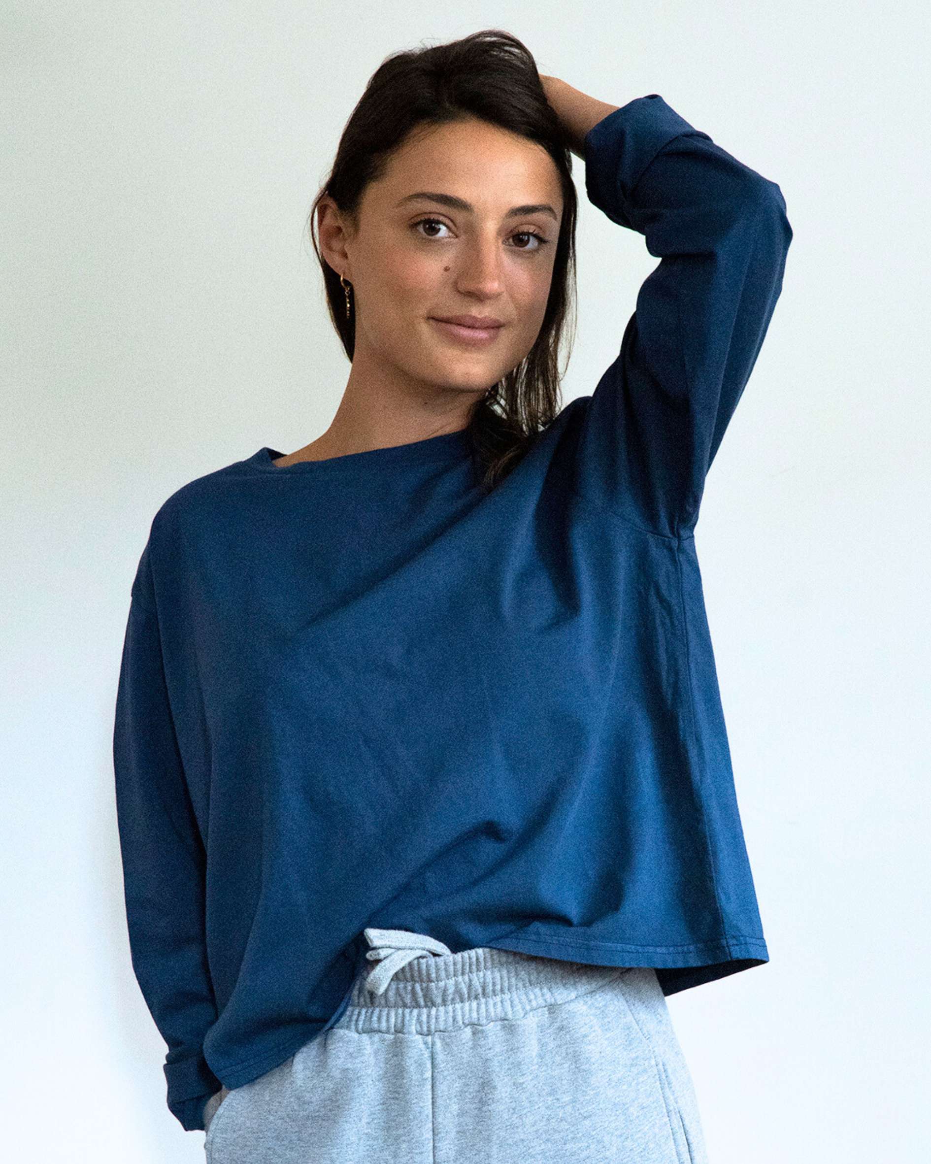 Cropped long sleeve t-shirt in French Navy