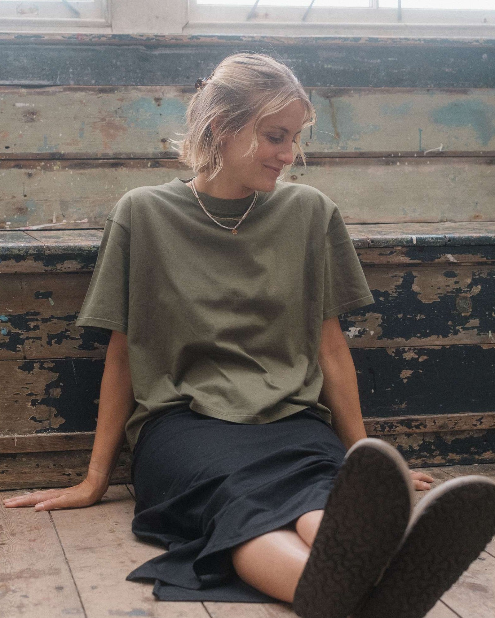 Dark_khaki_cropped_t-shirt_-_Hannah