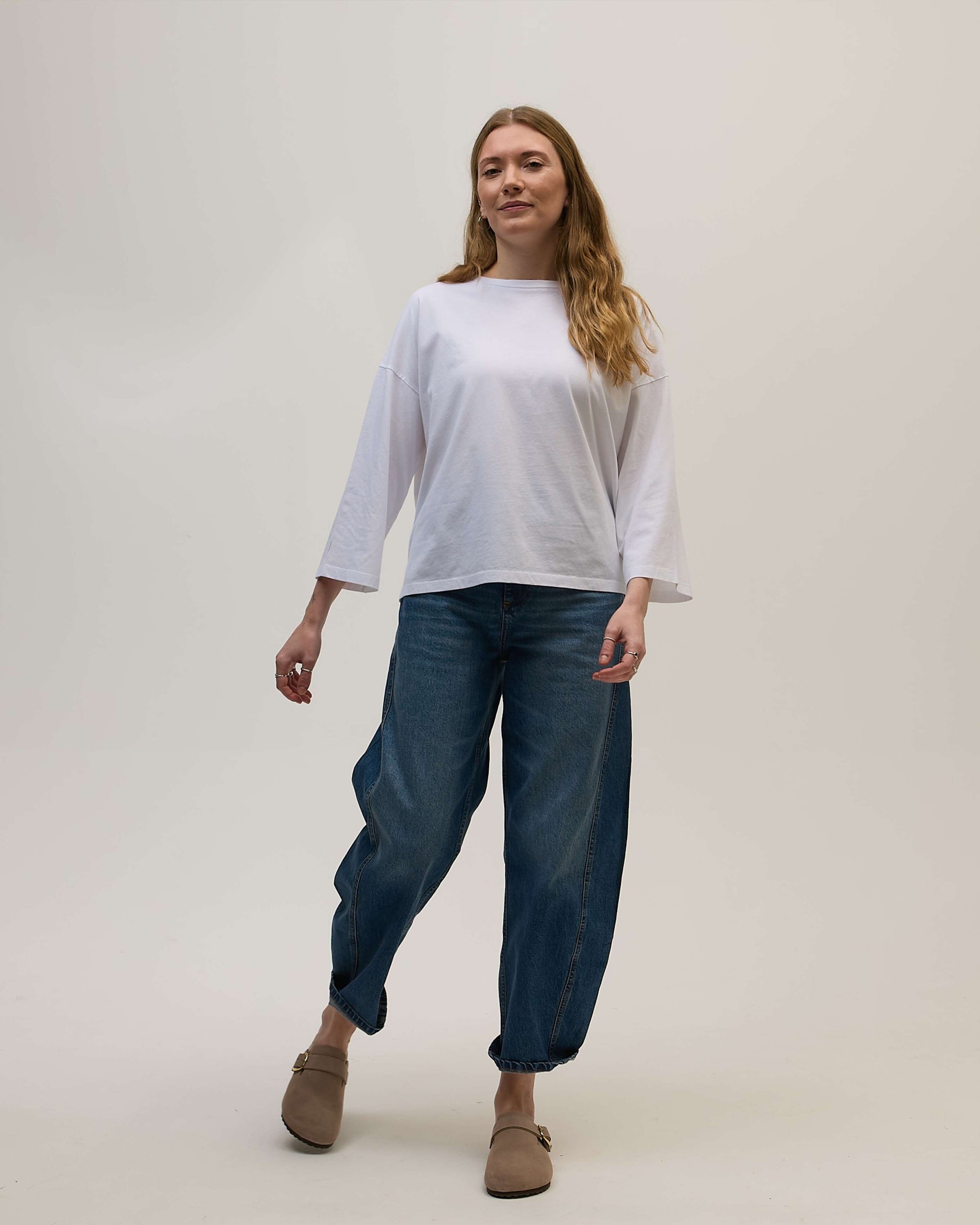 Ethically_made_white_t-shirt_in_organic_cotton_-_Erin