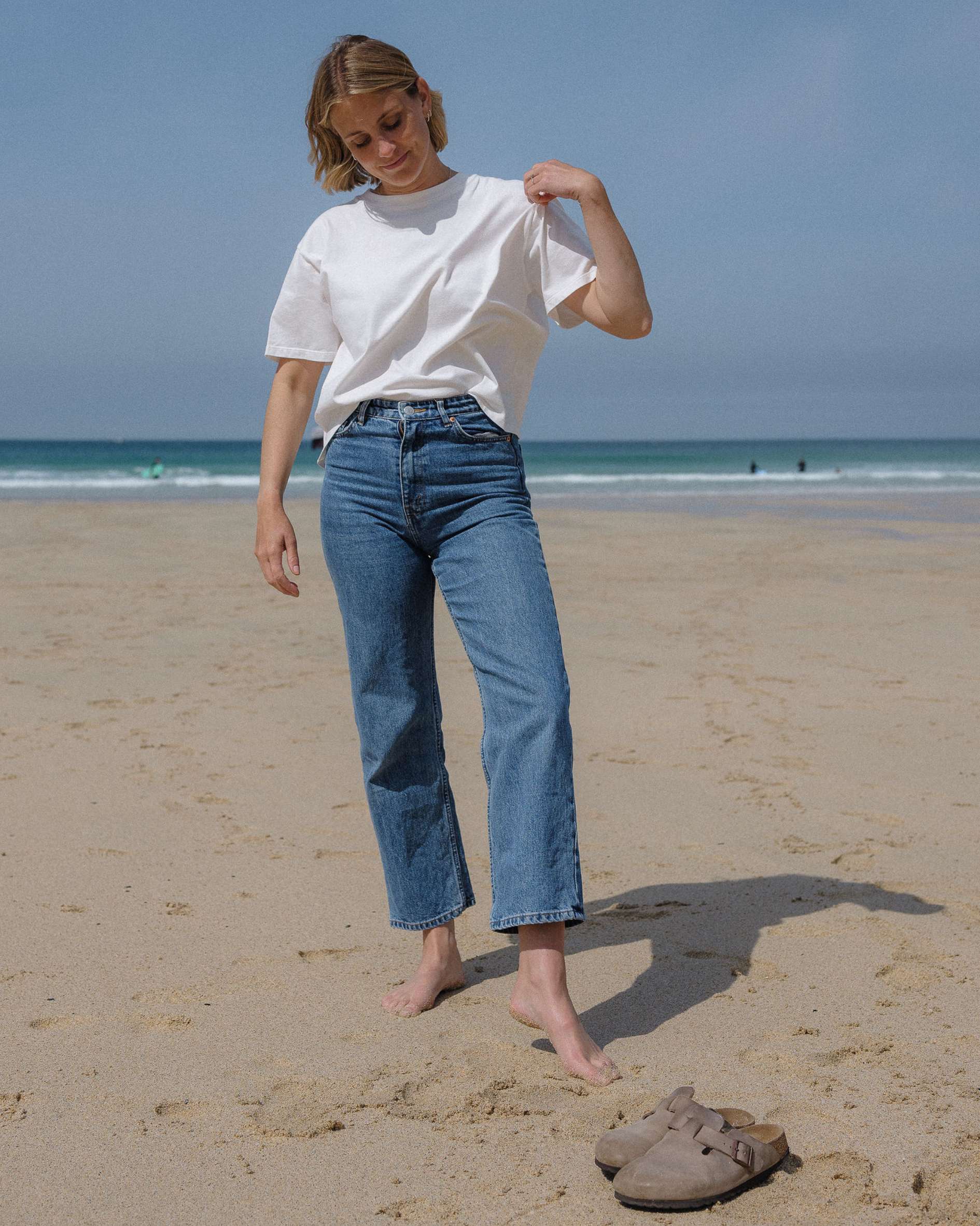 Flattering off-white cropped t-shirt-Sophie Hellyer - beach