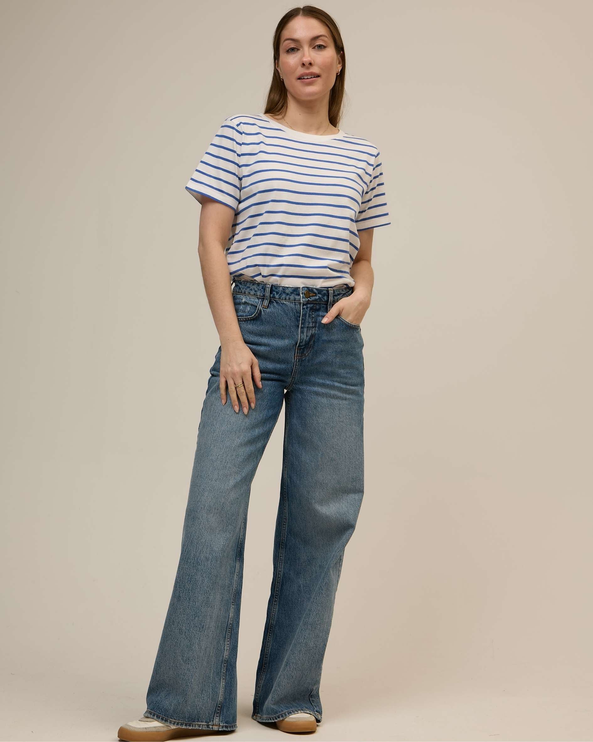 Low_crew_neck_t-shirt_in_blue_stripe