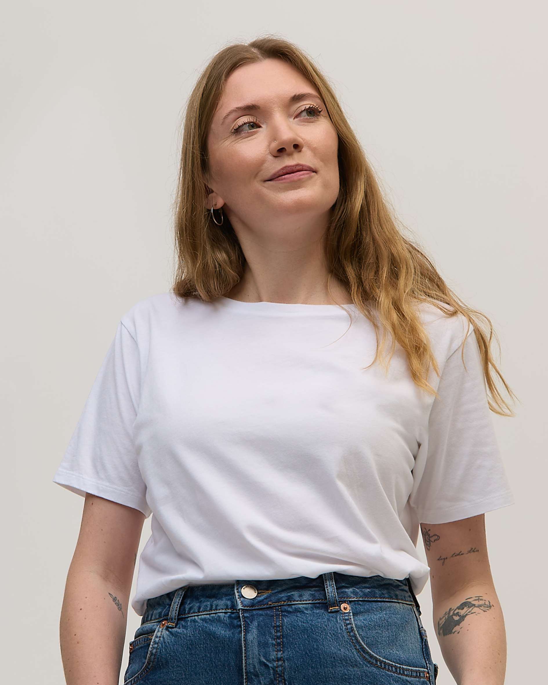 Low_crew_neckline_white_t-shirt