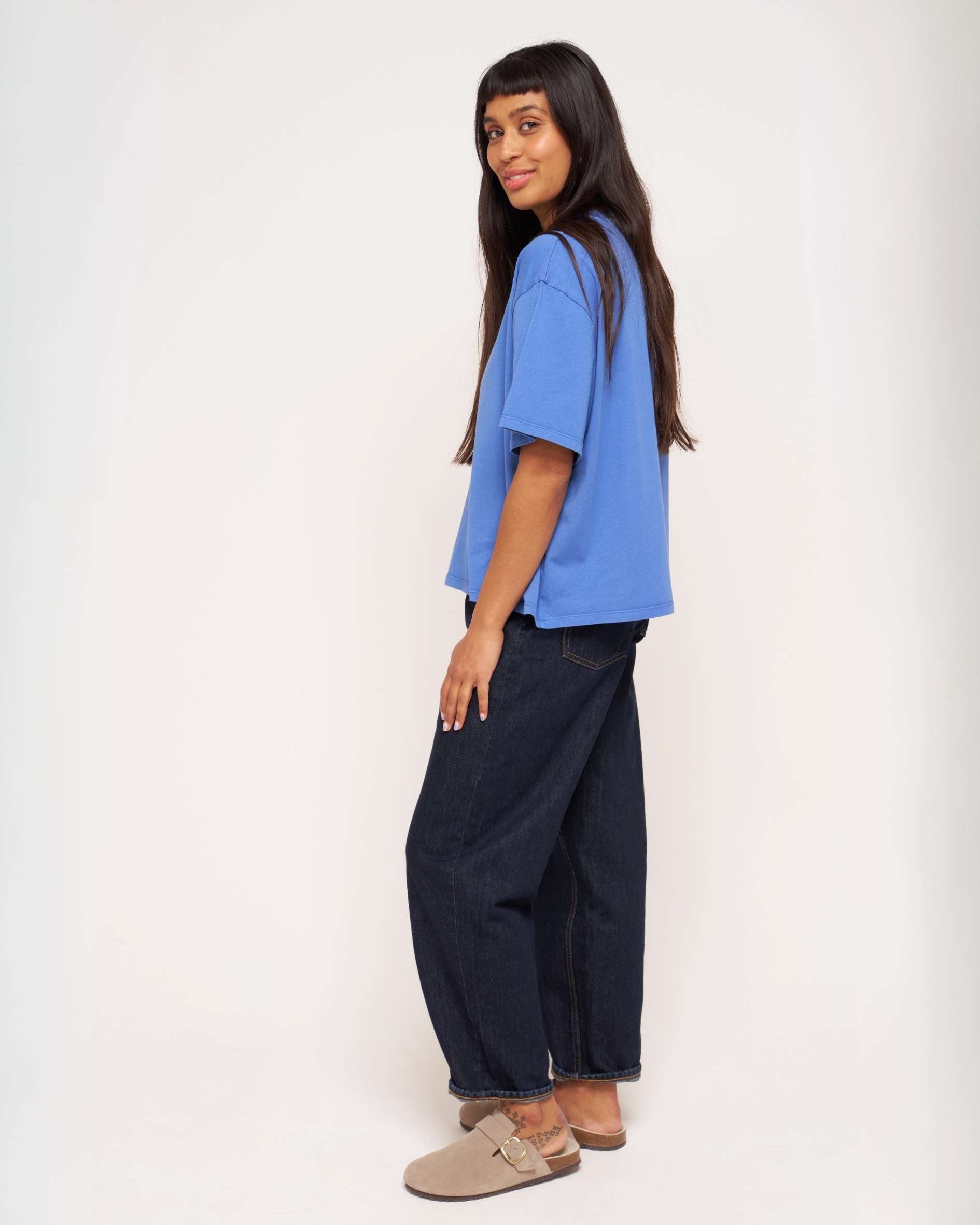 Mid_blue_organic_cotton_t-shirt_with_boxy_fit
