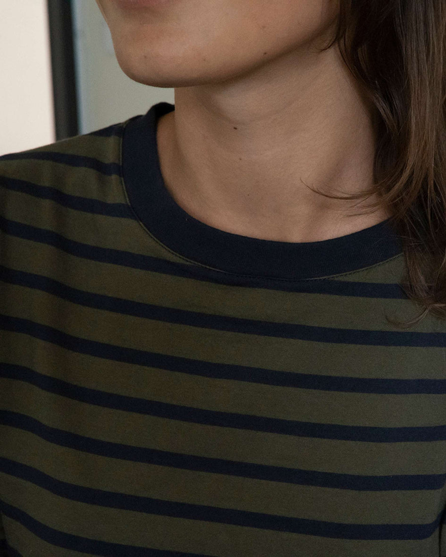 Navy_ribbed_neckline