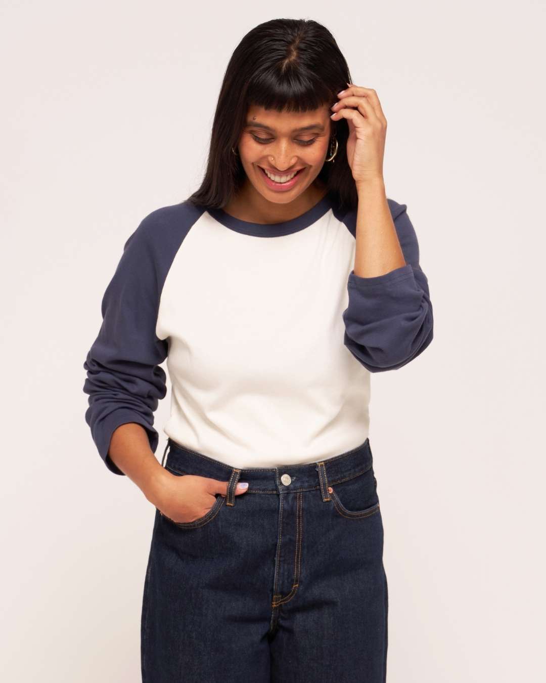 Nicola_Raglan_long_sleeve_navy ecru scoop-tee