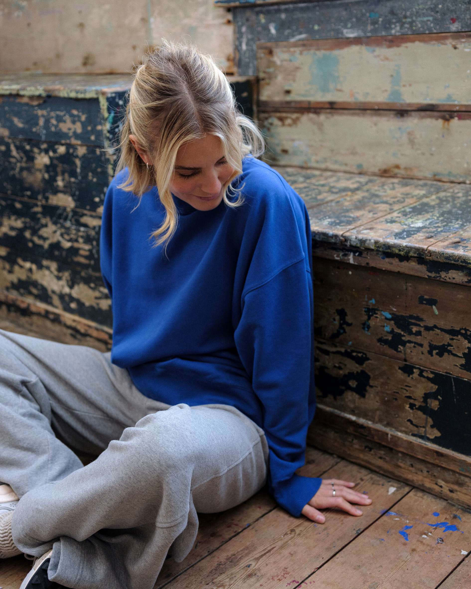 Relaxed_fit_sweatshirt_in_cobalt_blue