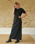 Shop_semi-fitted_black_dress_in_jersey