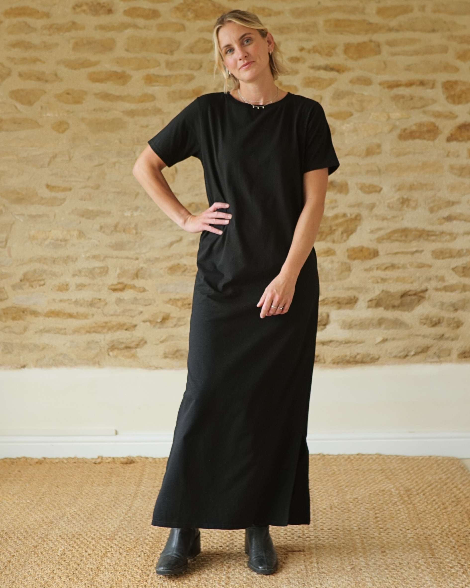 Shop_semi-fitted_black_dress_in_regular_and_petite