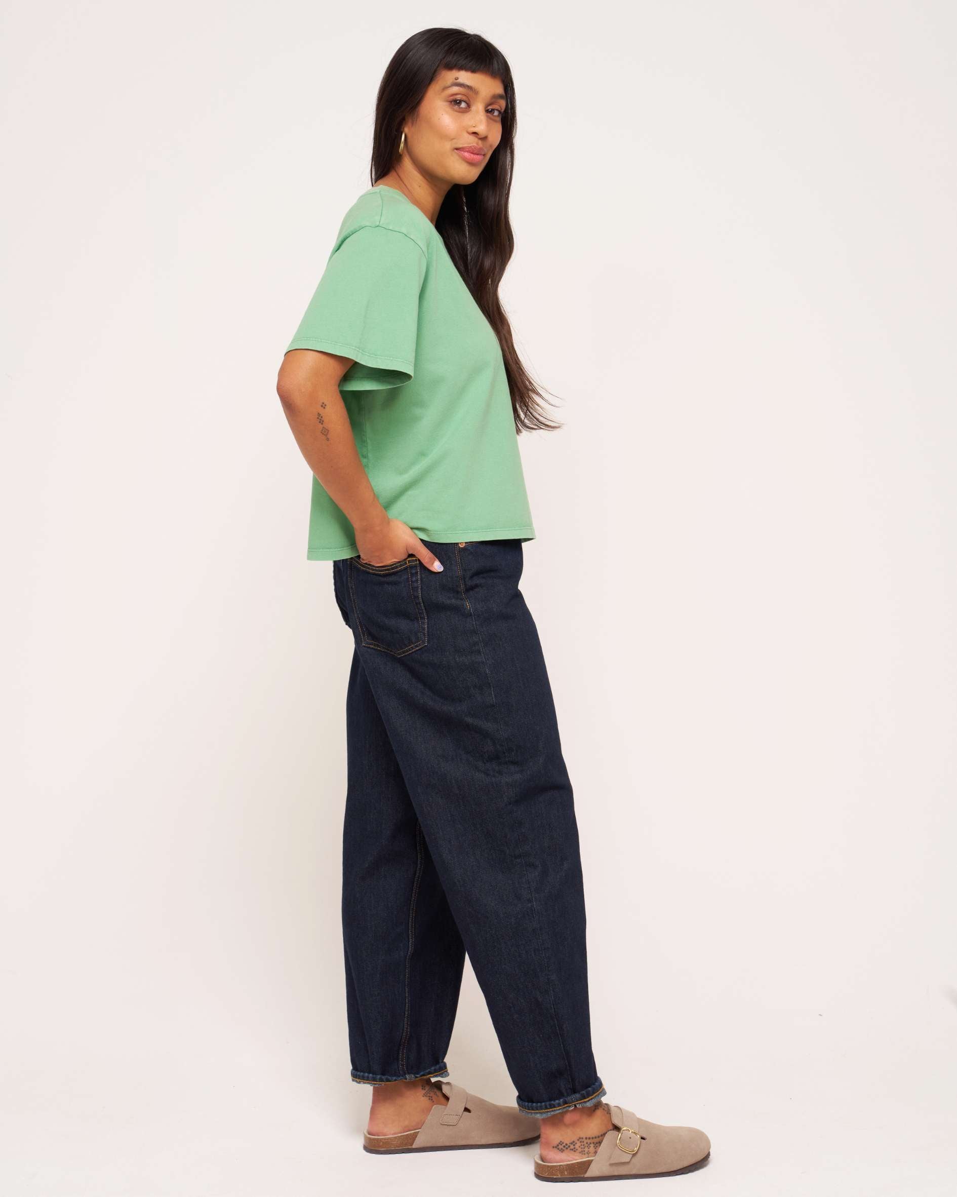 Short_length_t-shirt_in_green