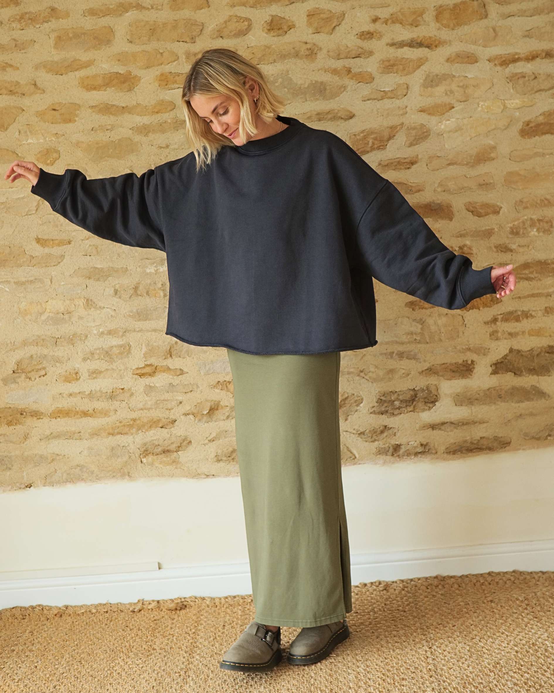 Structured_luxury_sweatshirt_in_organic_cotton