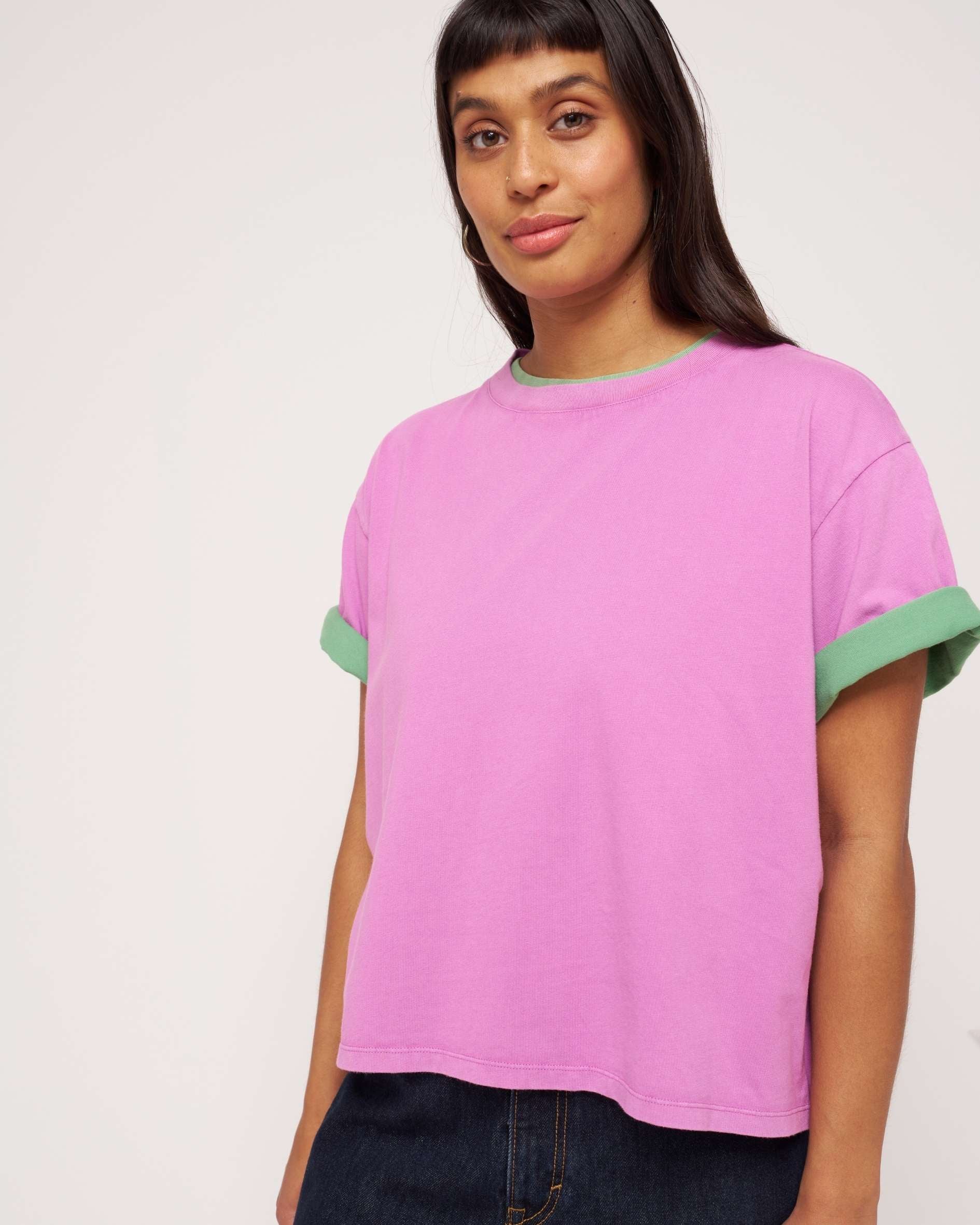 T-shirt_layering_in_violet_and_green_colours