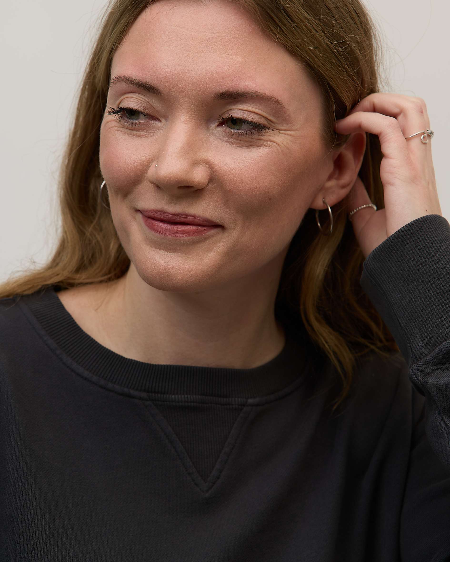 V_neck_detail_on_slate_grey_Verity_sweatshirt