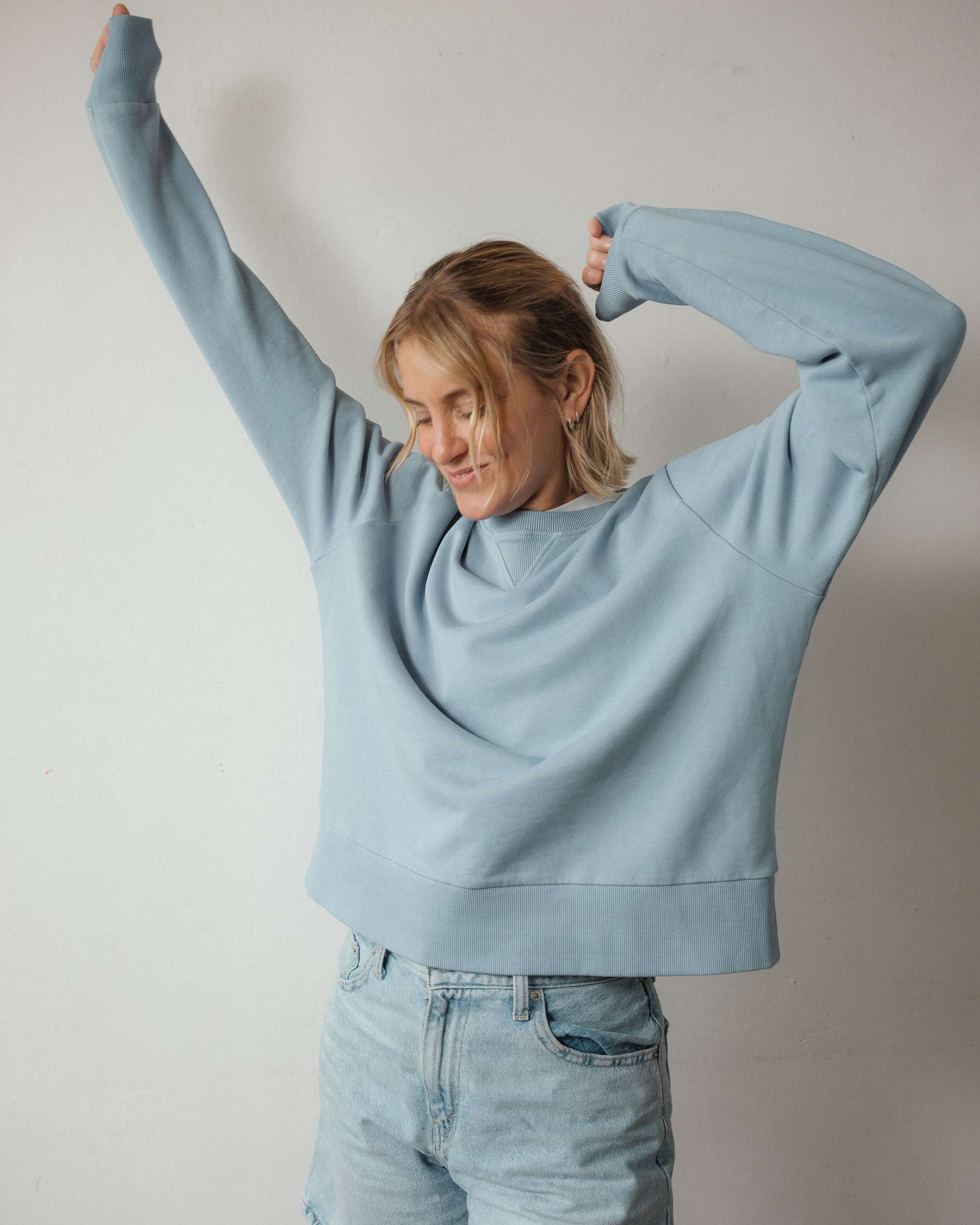 Verity_sweatshirt_in_denim_blue_colour