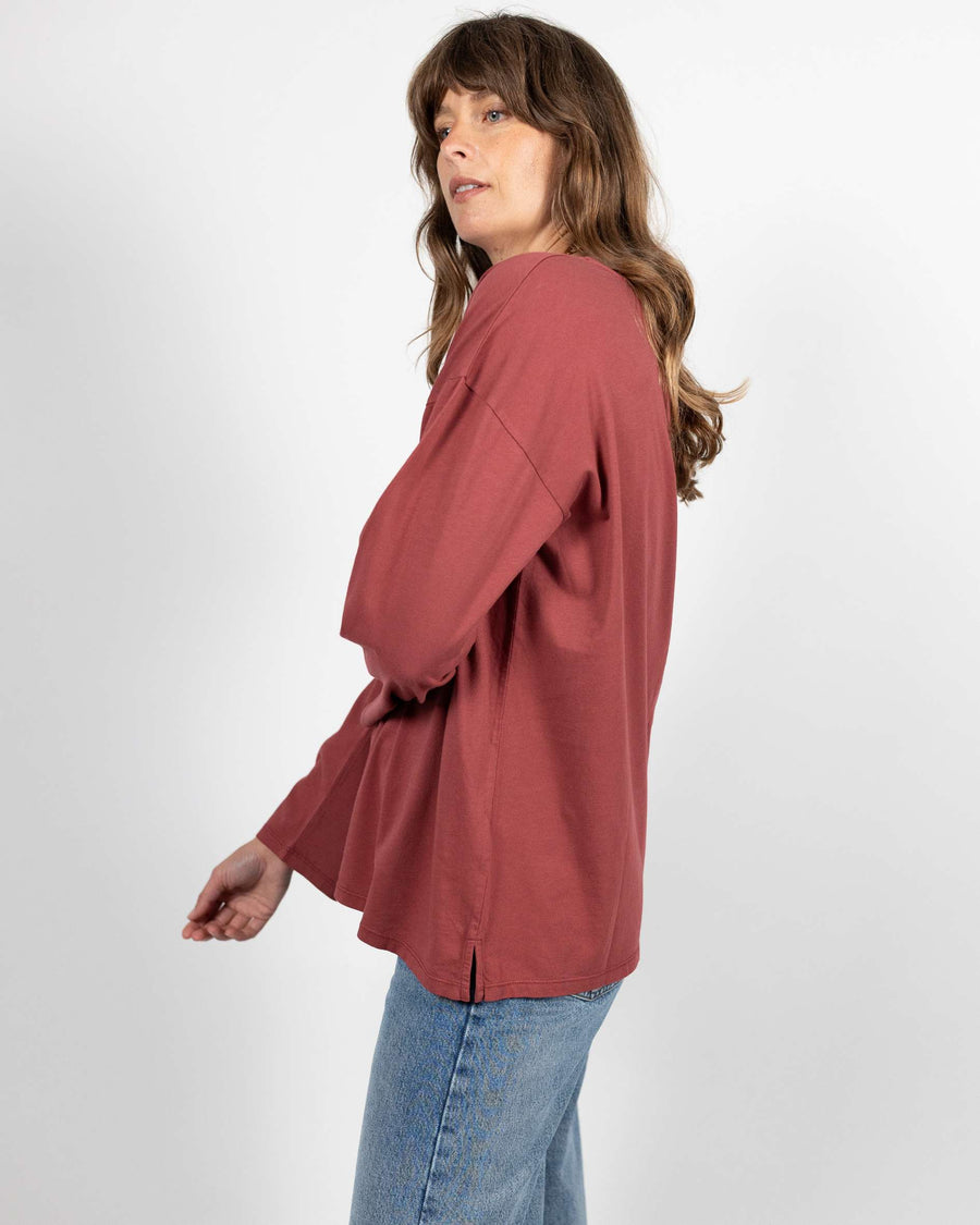 burgundy t shirt