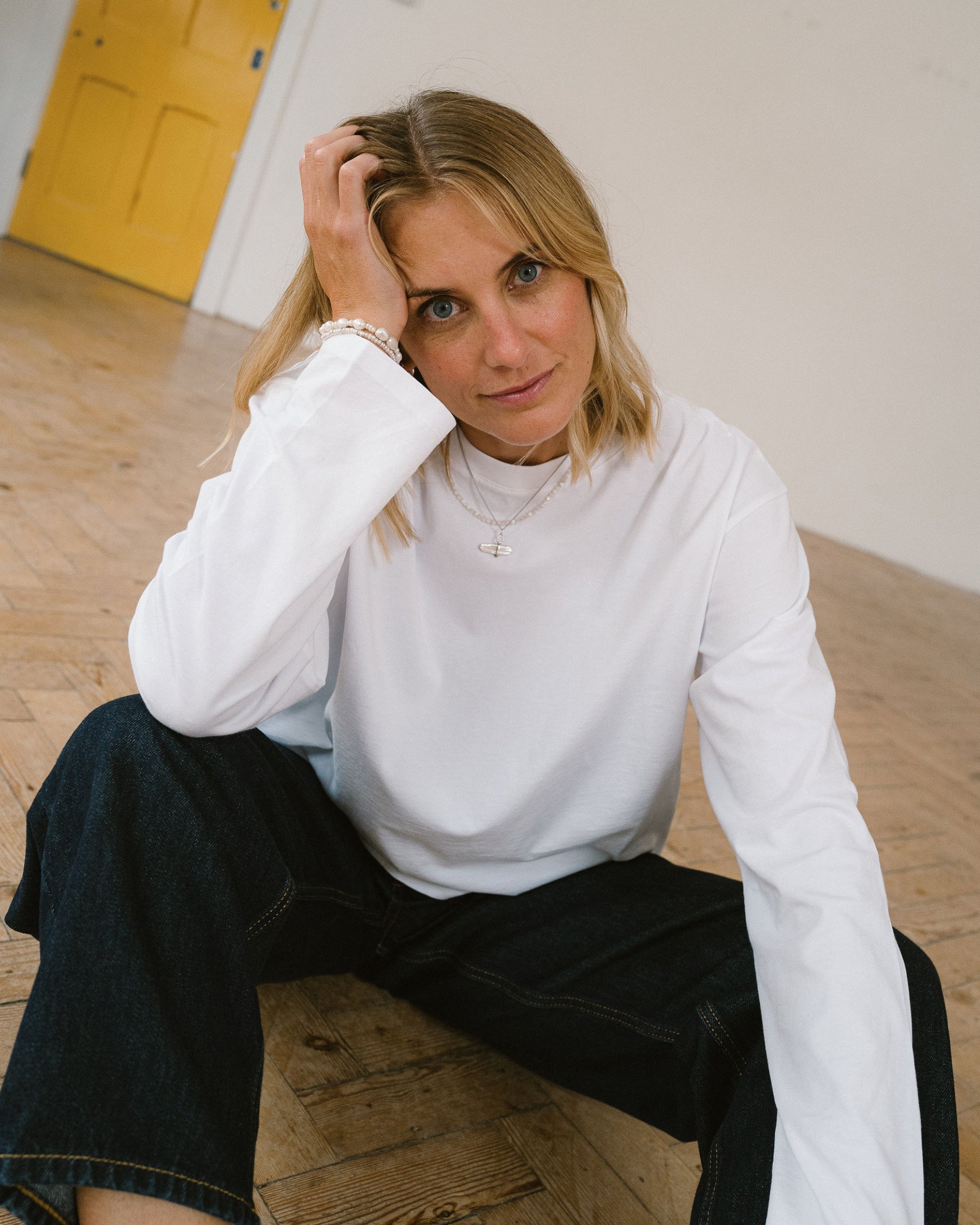 crew_neck_shorter_length_white_t-shirt_with_long_sleeves