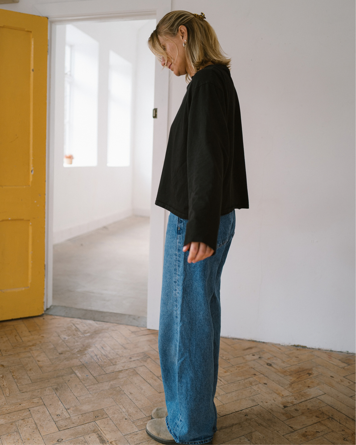 crew_neck_t-shirt_in_black_from_sustainable_brand