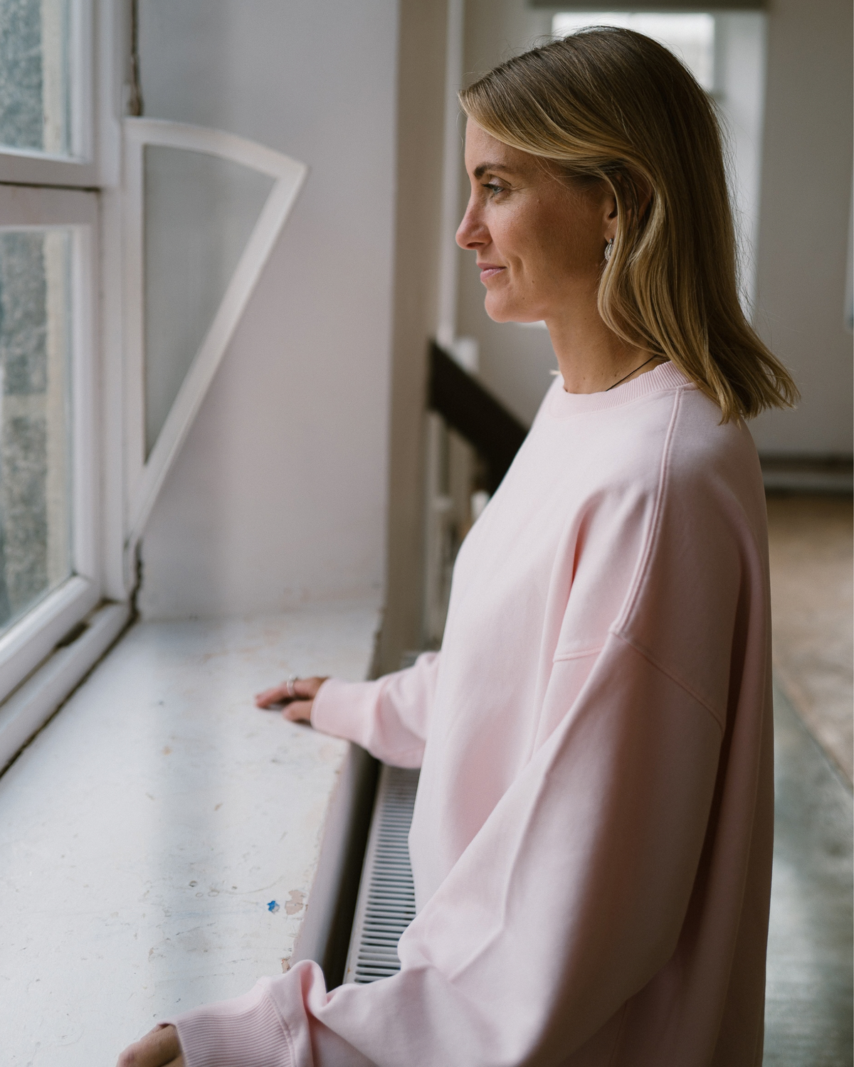 crew_neck_womens_sweatshirt_from_sustainable_brand_in_pink