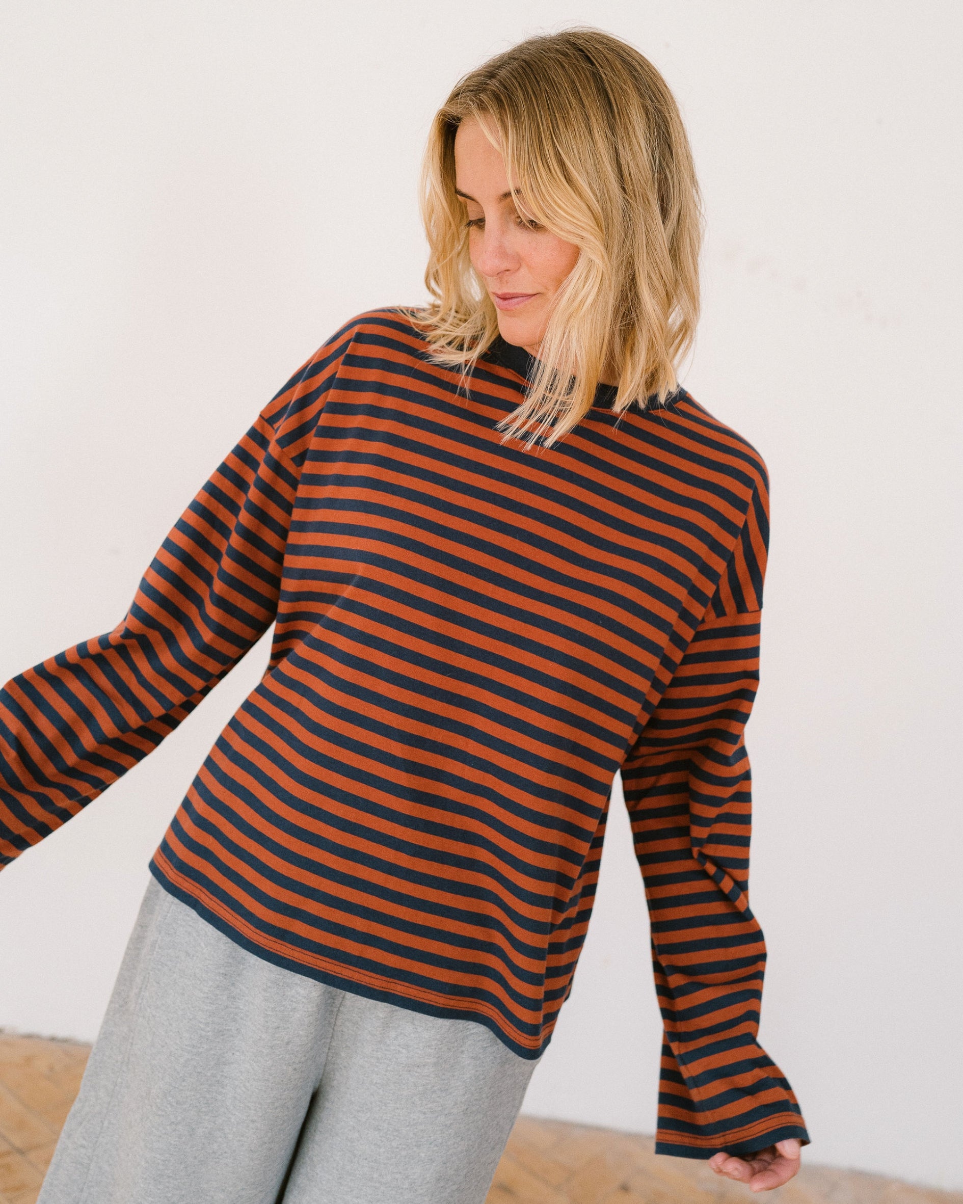 crew_neck_womens_t-shirt_oversized_fit