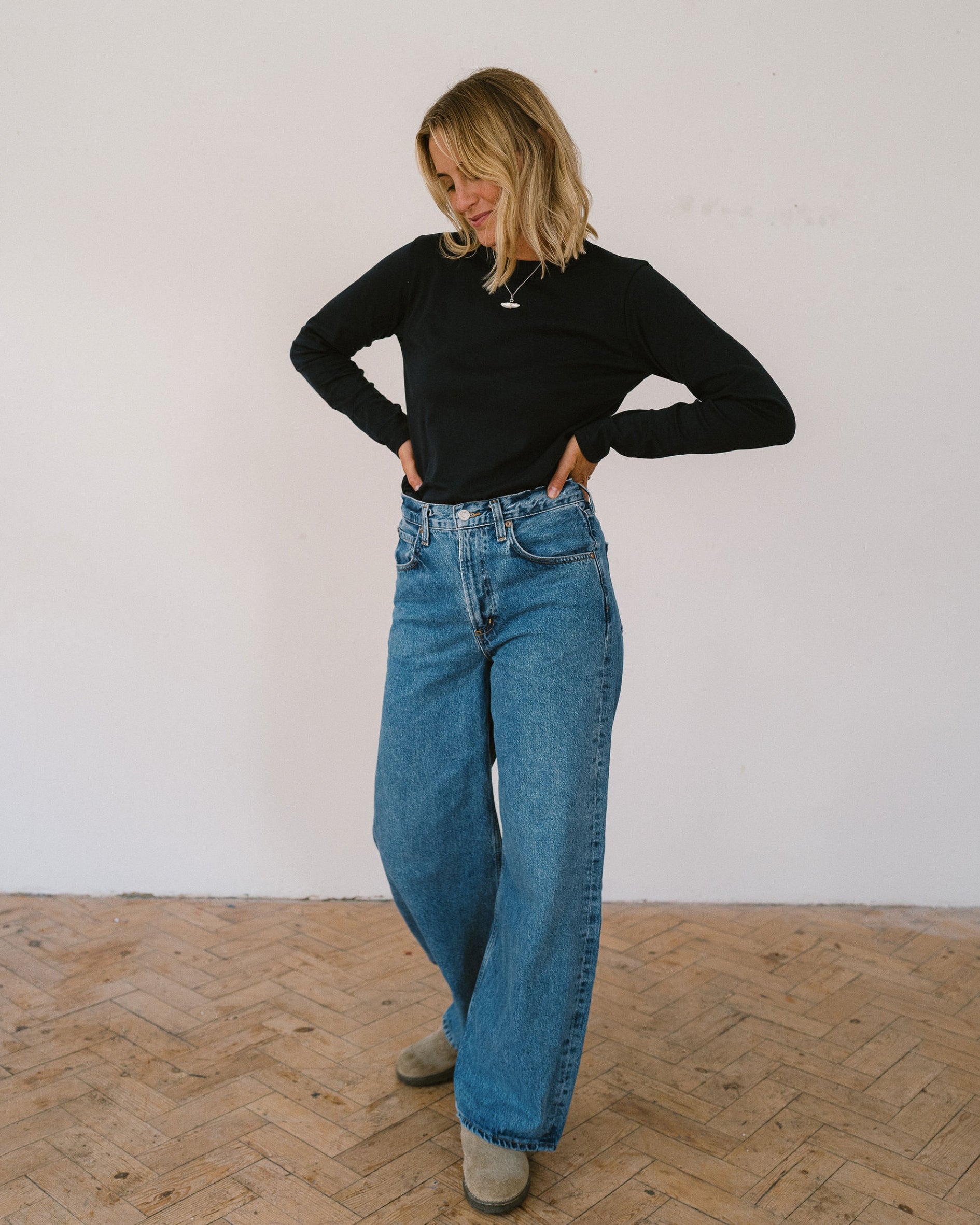 luxury_organic_cotton_t-shirt_in_navy
