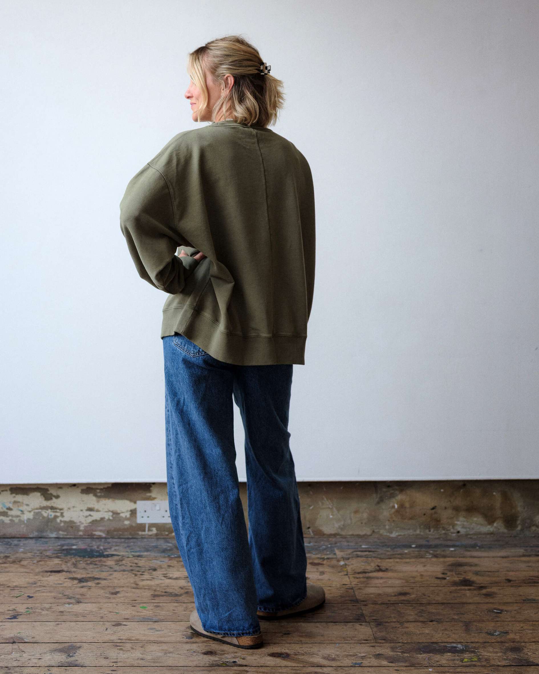 olive_oversized_sweatshirt_cosy