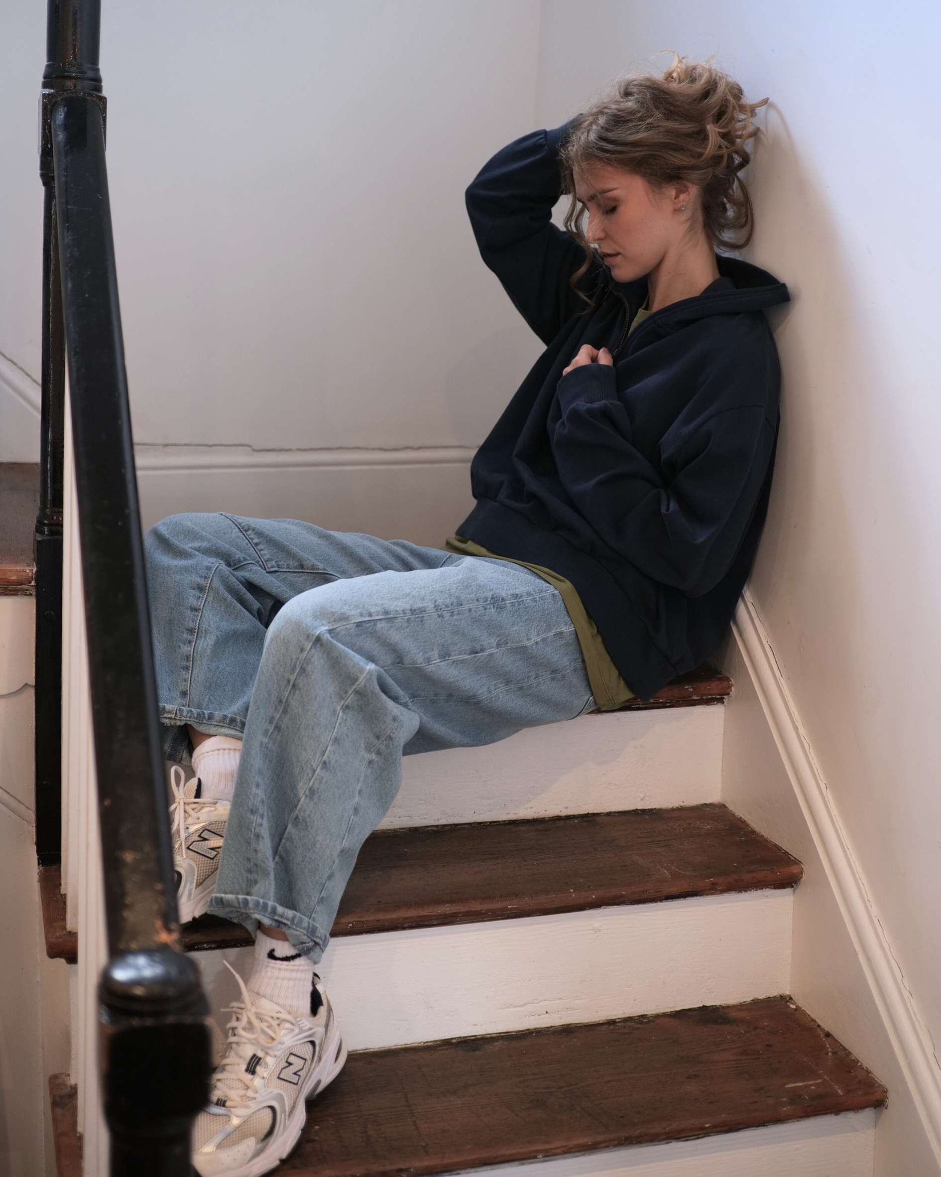 green tee under navy blue half zip sweat