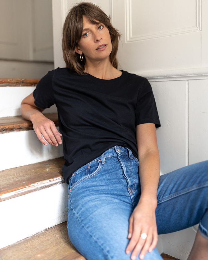 short sleeved black t shirt