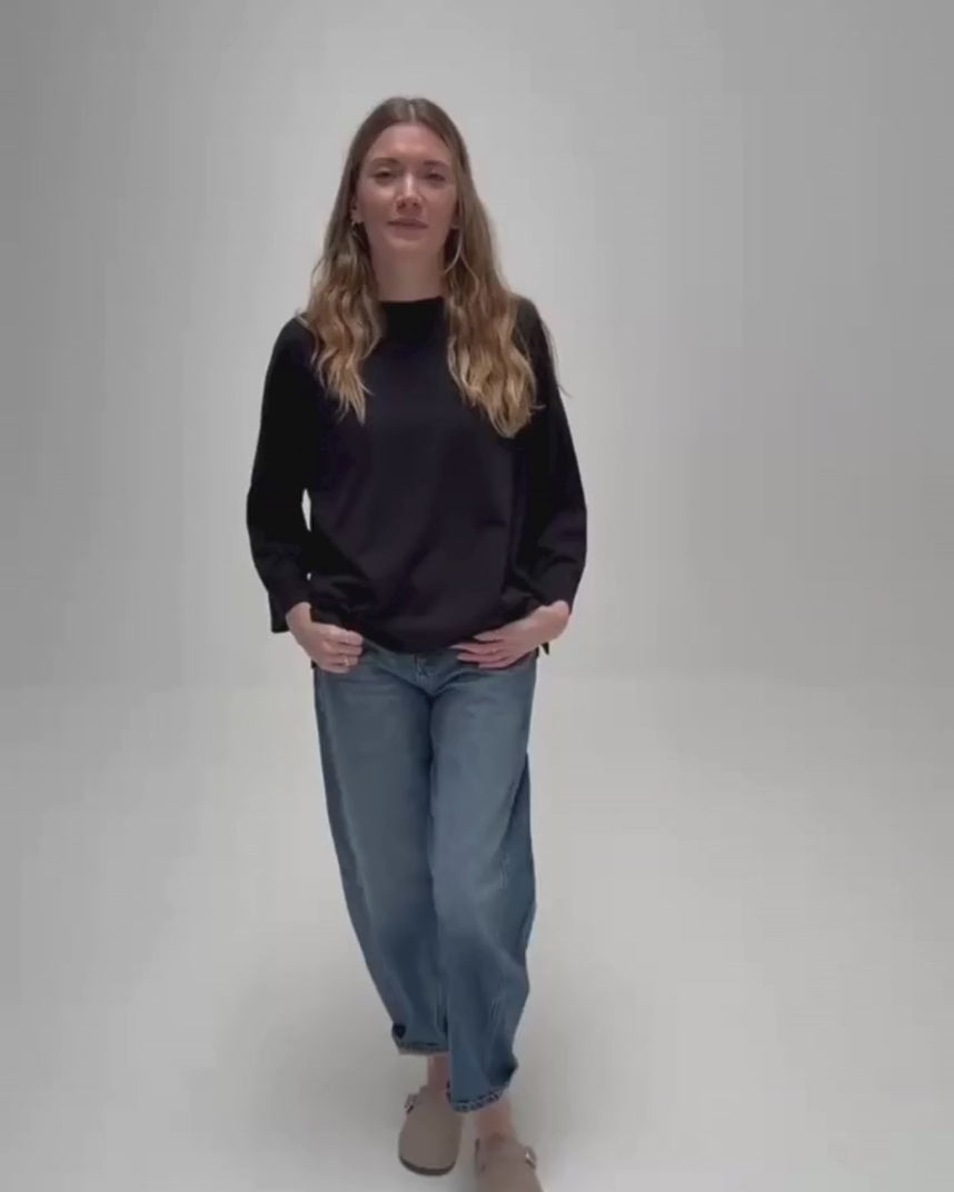 Erin 34 Organic Cotton Black T-Shirt product video