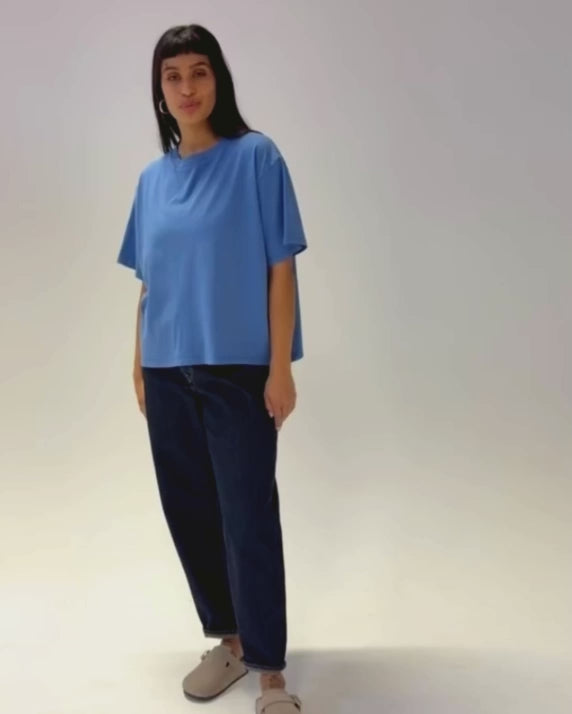 Hannah Midweight Organic Cotton Cornflower T-Shirt product video