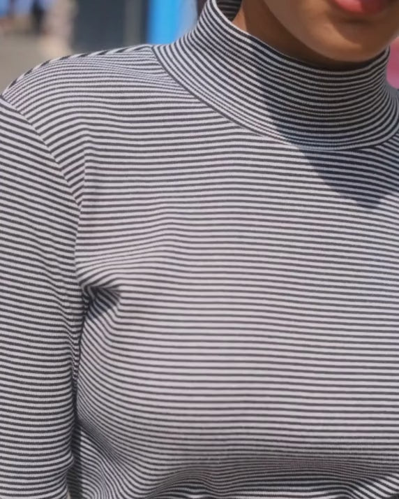 Heather striped funnel neck in ribbed organic cotton - video