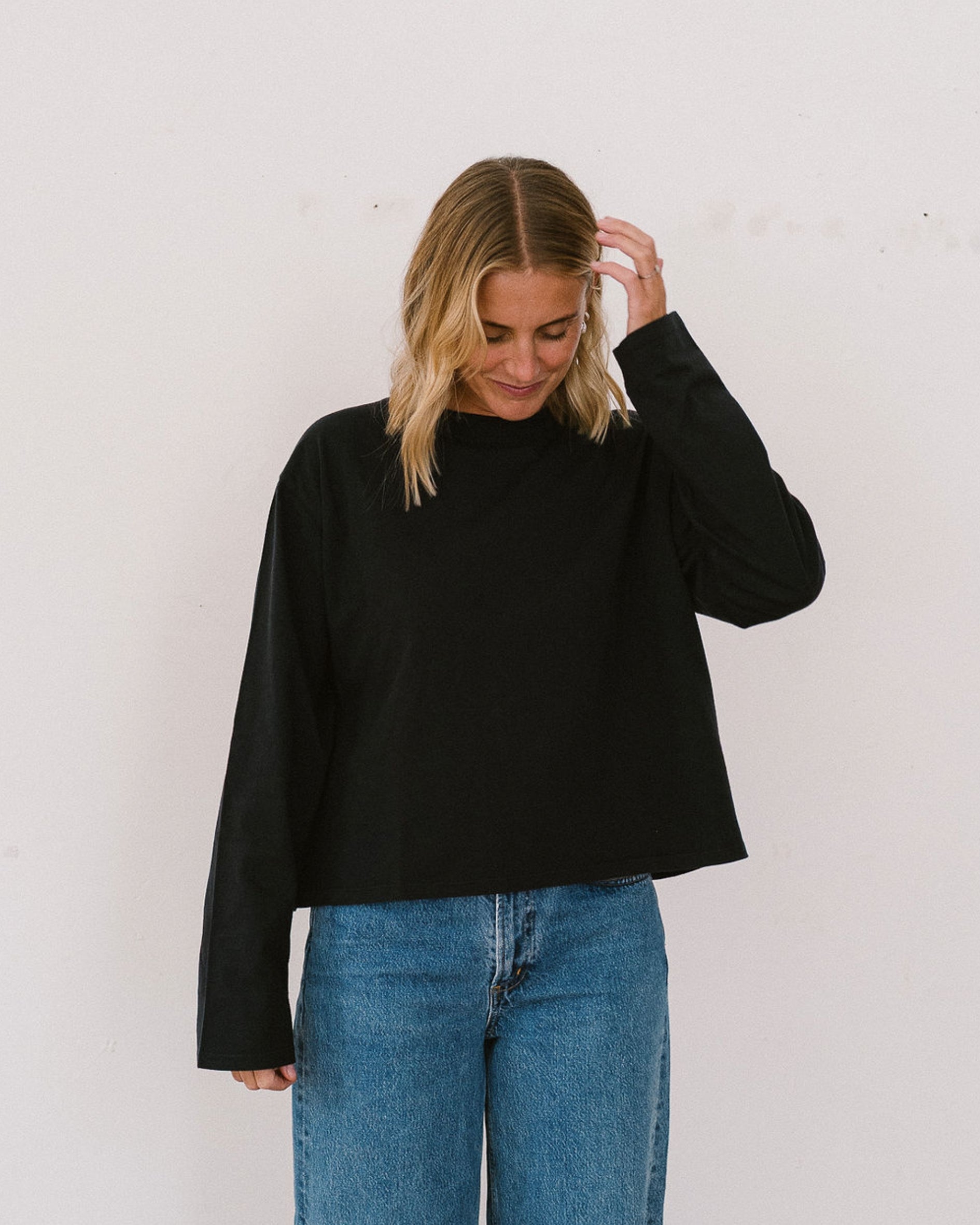 relaxed_fit_organic_cotton_long_sleeve_navy_tee