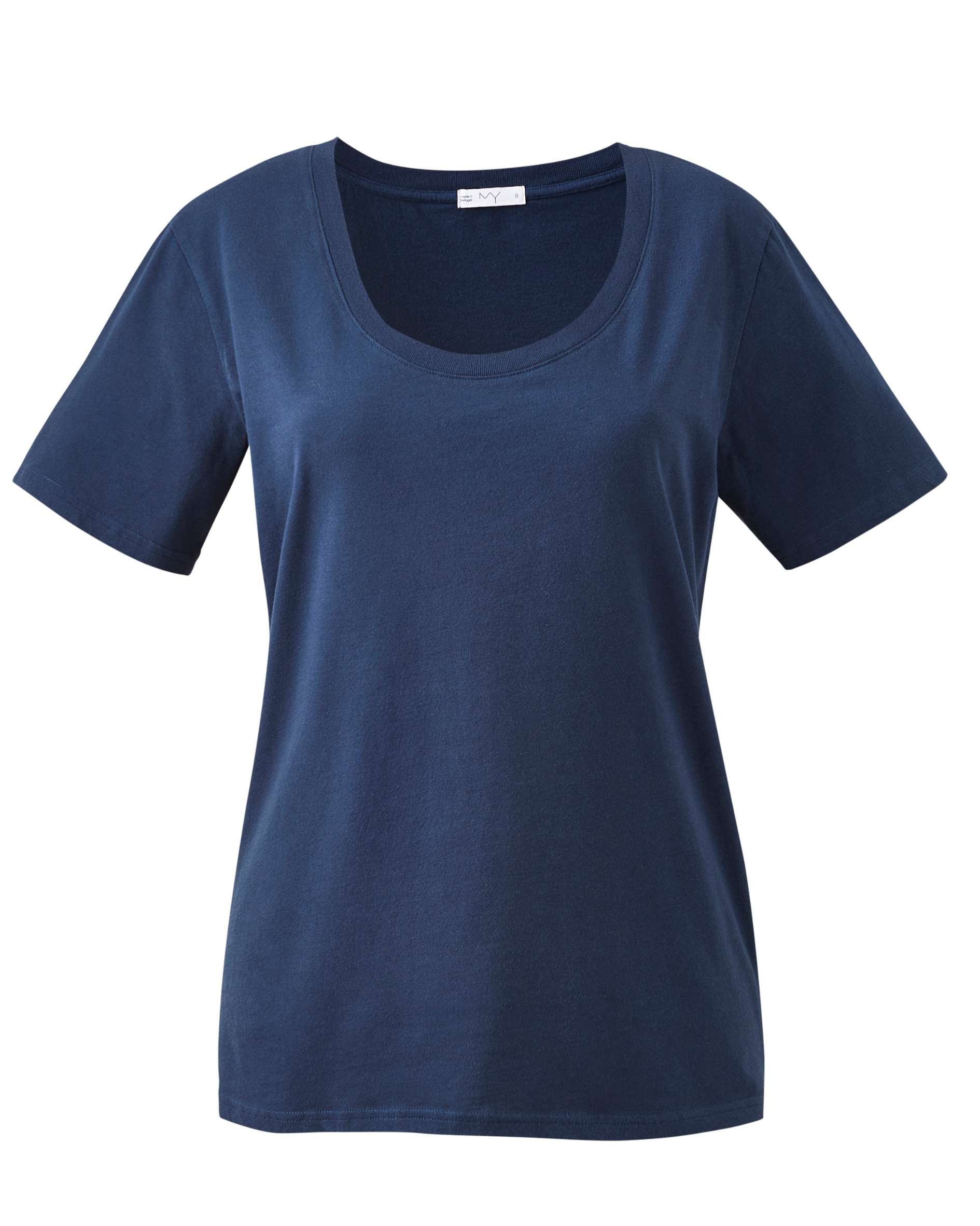 organic cotton t shirt with flattering scoop neck shape in navy blue
