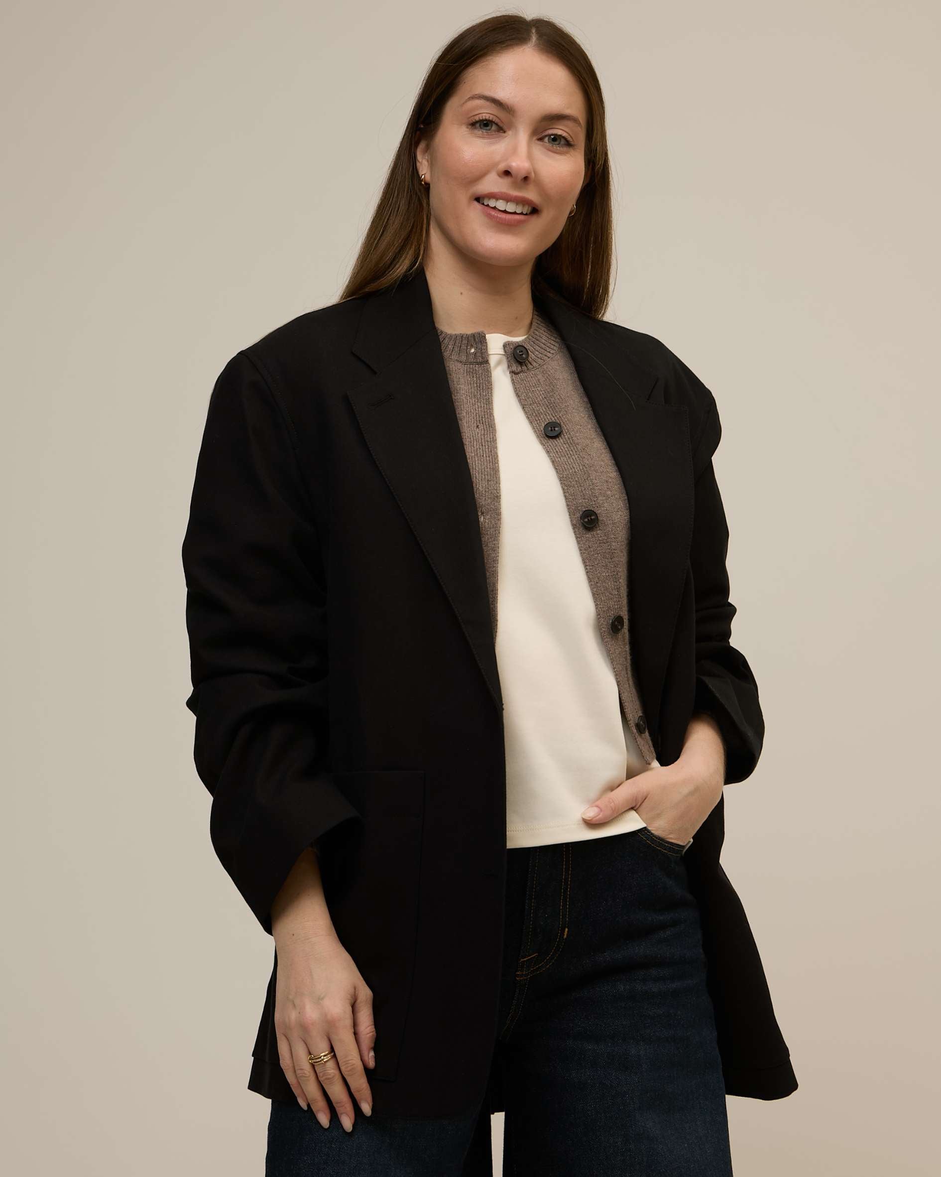 semifittedecrut-shirtwithcrewneck