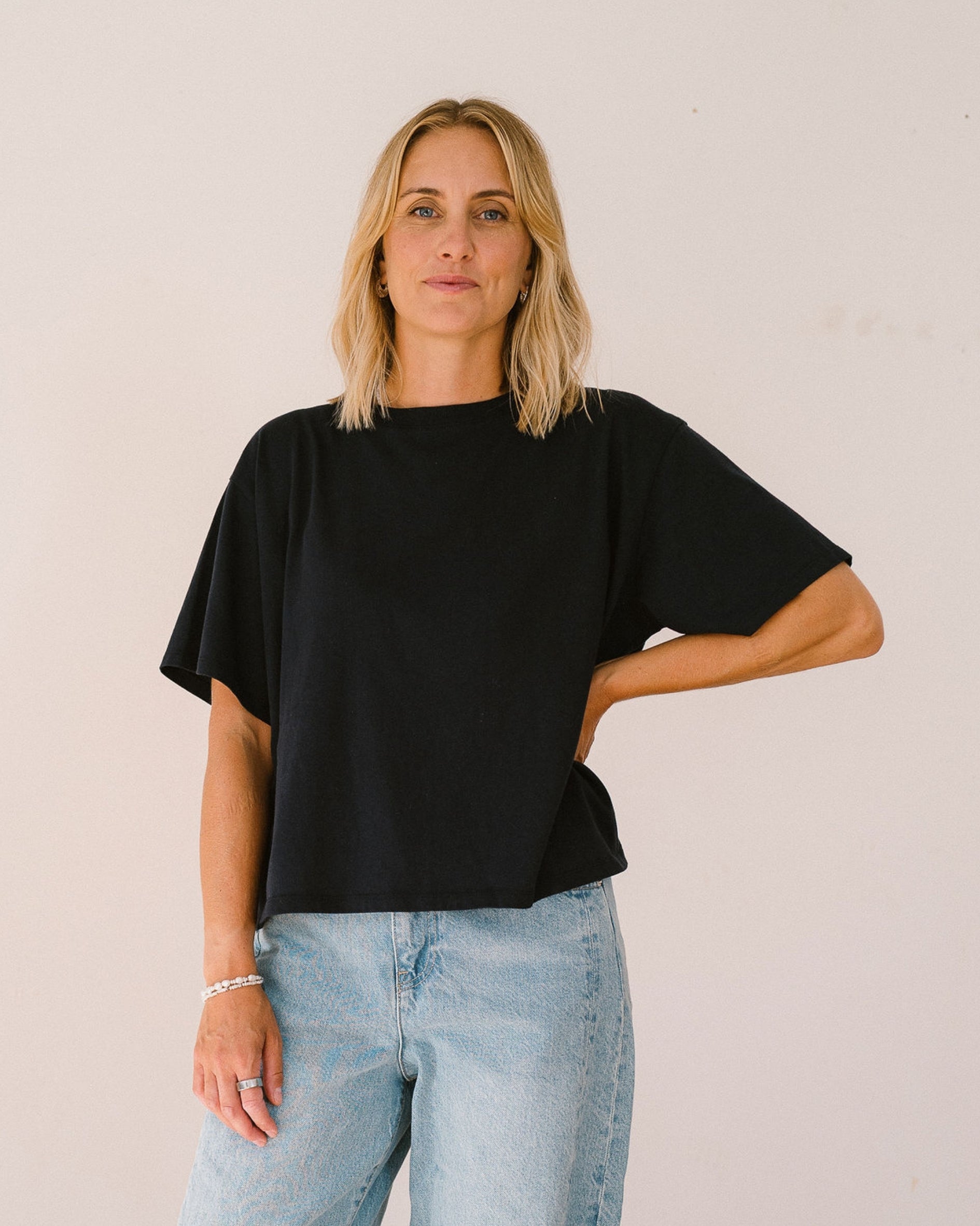 sustainable_brand_womens_organic_cotton_tee_in_navy
